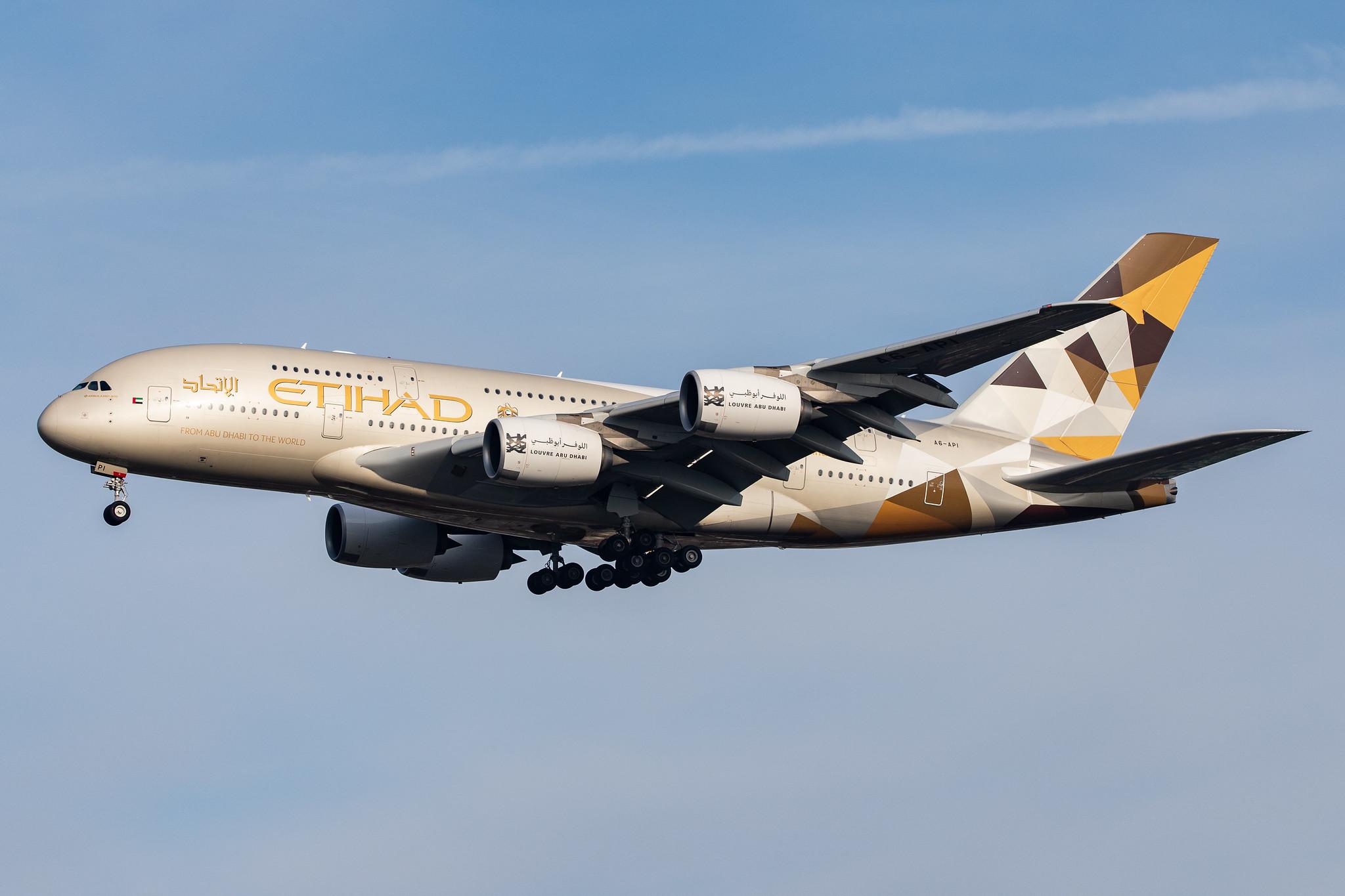 London Heathrow Airport: Etihad Airways (EY / ETD) |  Airbus A380-861 A388 | A6-API | MSN 233