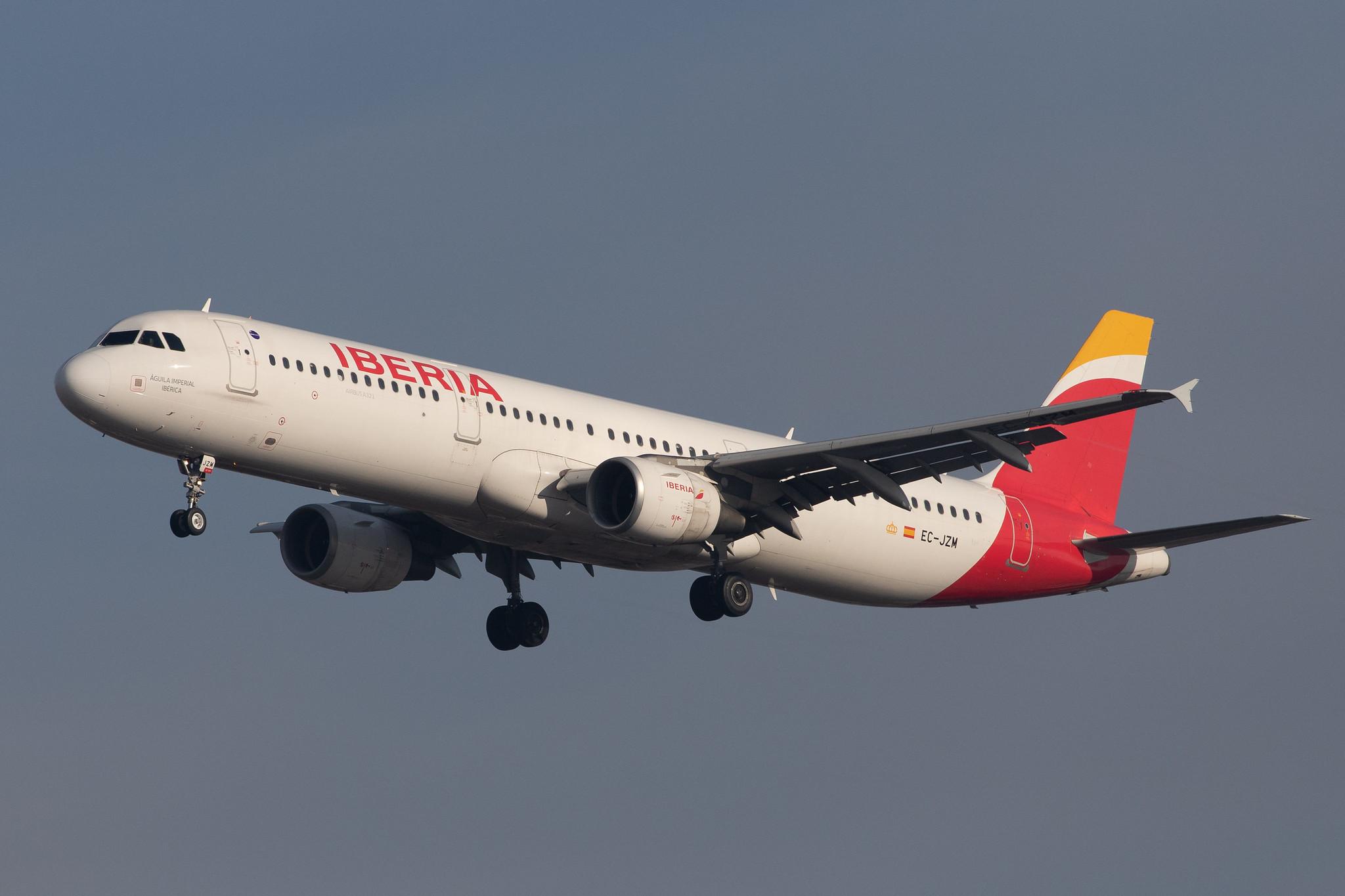 London Heathrow Airport: Iberia (IB / IBE) |  Airbus A321-212 A321 | EC-JZM | MSN 2996