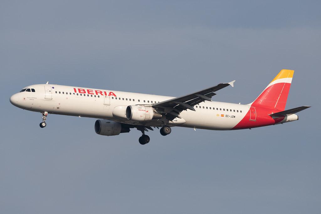 London Heathrow Airport: Iberia (IB / IBE) |  Airbus A321-212 A321 | EC-JZM | MSN 2996