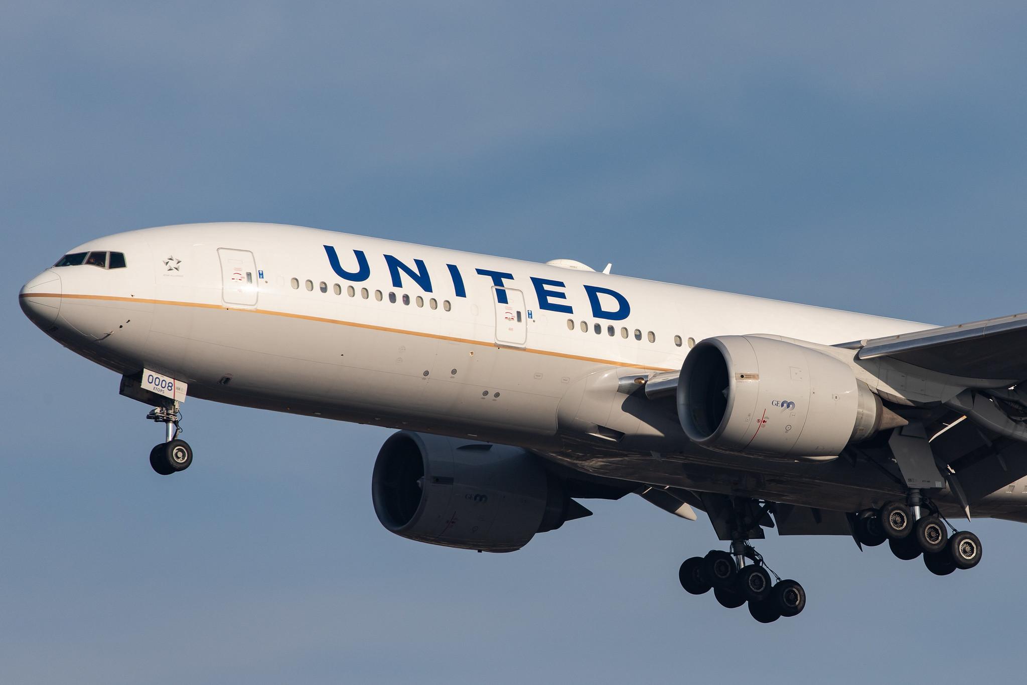 London Heathrow Airport: United Airlines (UA / UAL) |  Boeing 777-224(ER) B772 | N78008 | MSN 29478