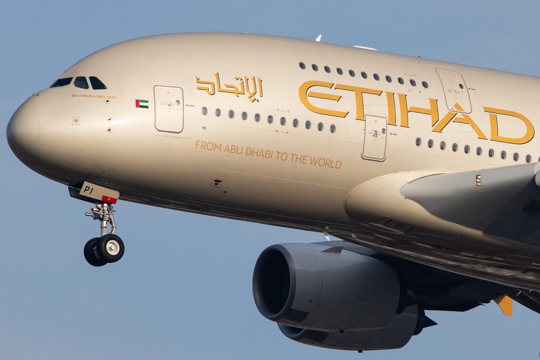 London Heathrow Airport: Etihad Airways (EY / ETD) |  Airbus A380-861 A388 | A6-API | MSN 233