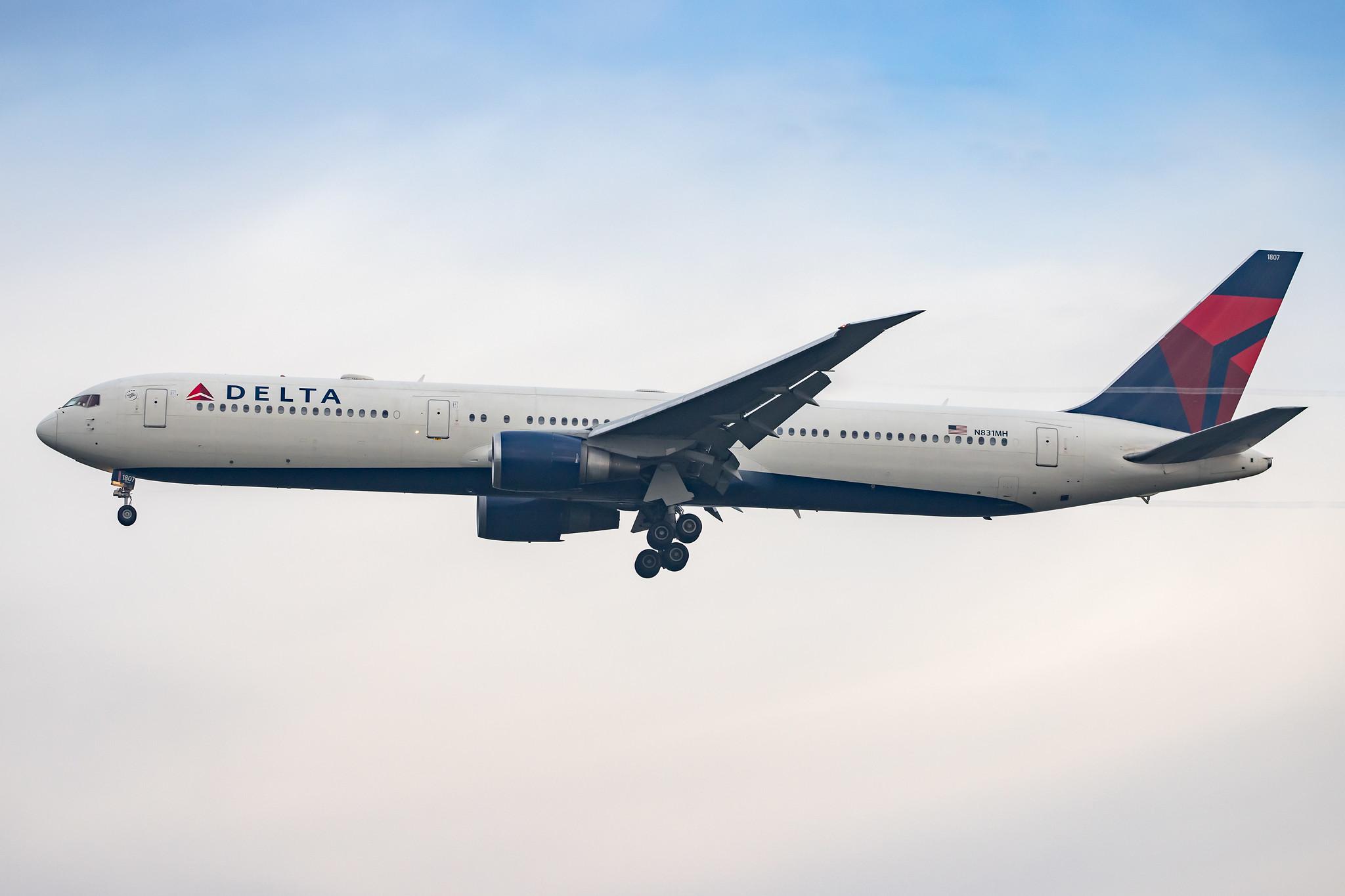 London Heathrow Airport: Delta Air Lines (DL / DAL) |  Boeing 767-432(ER) B764 | N831MH | MSN 29702