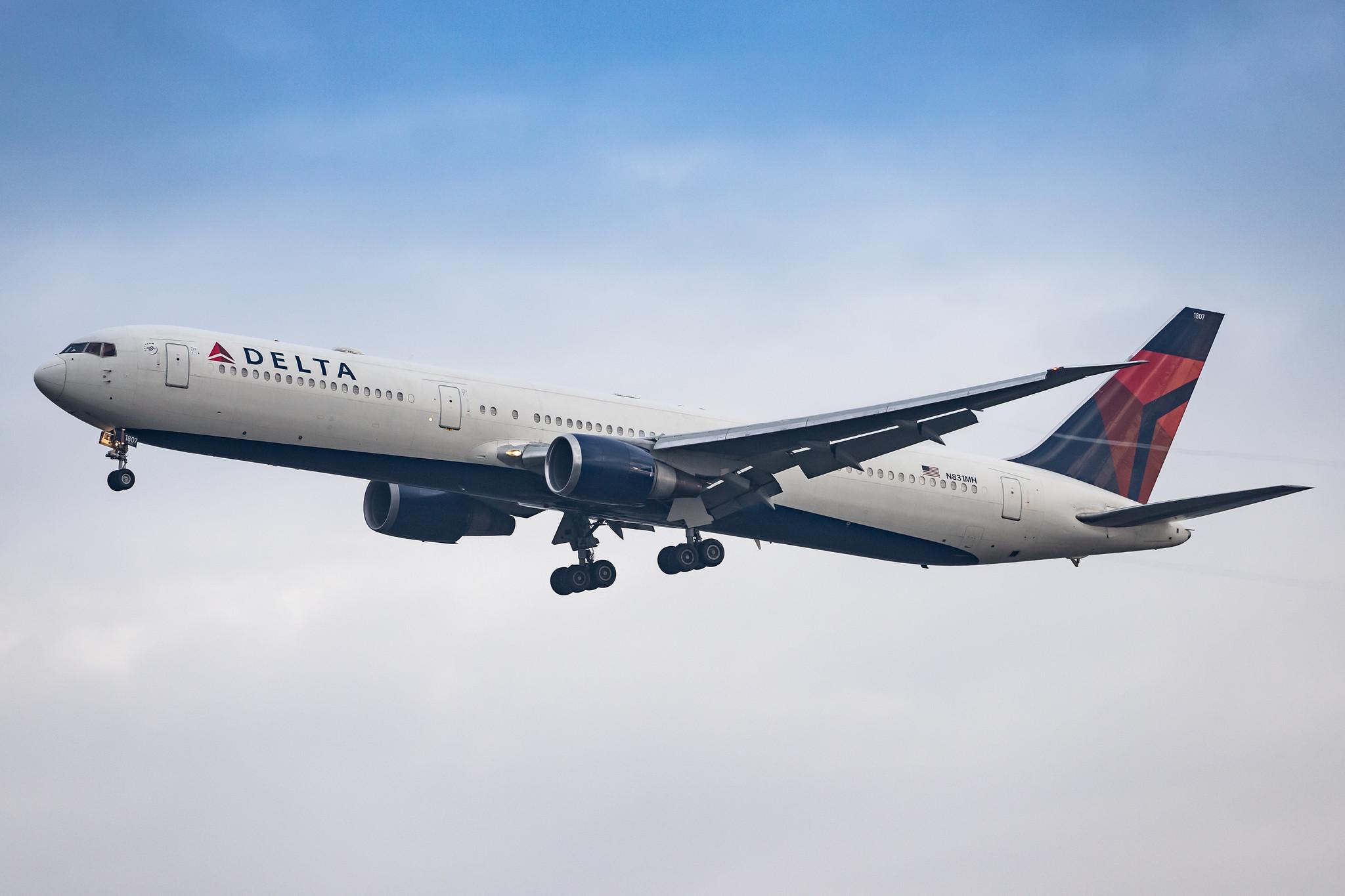 London Heathrow Airport: Delta Air Lines (DL / DAL) |  Boeing 767-432(ER) B764 | N831MH | MSN 29702