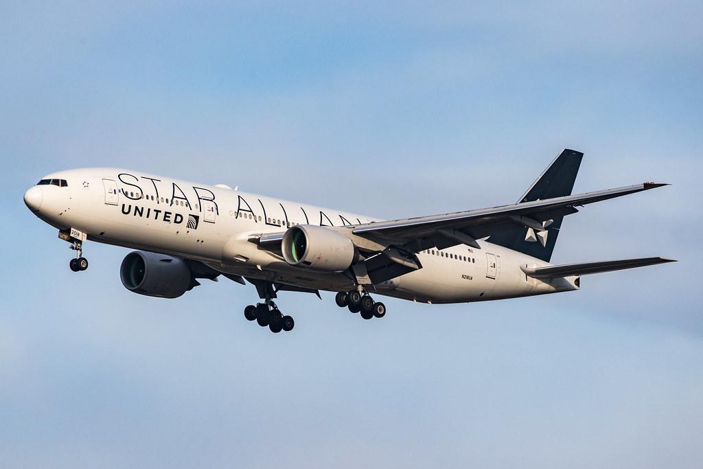 London Heathrow Airport: United Airlines (UA / UAL) |  Livery: Star Alliance livery |  Boeing 777-222(ER) B772 | N218UA | MSN 30222
