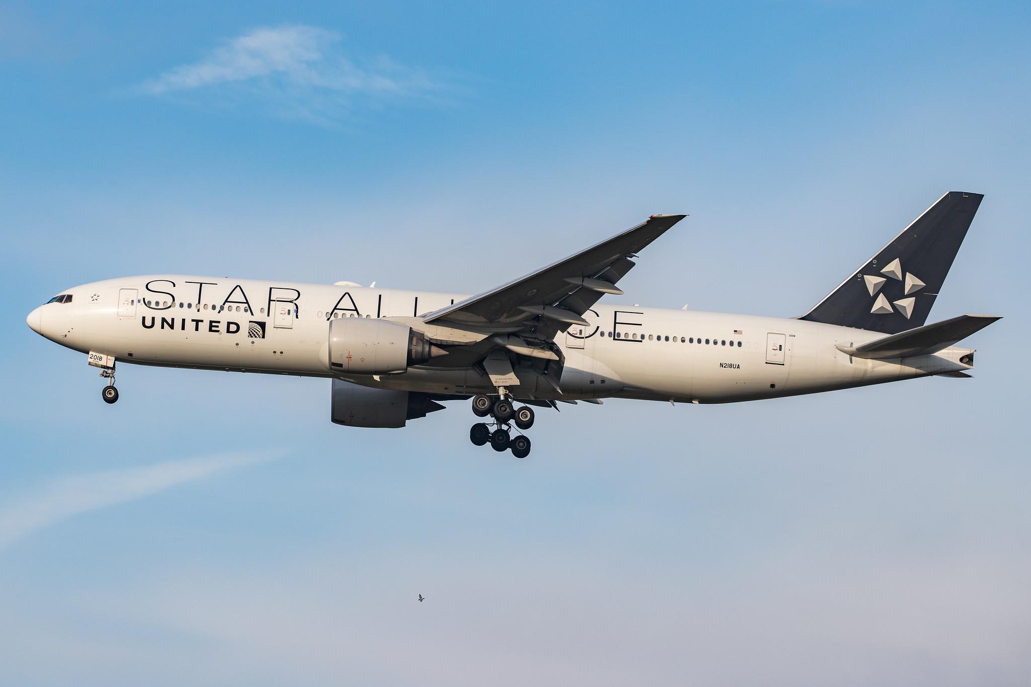 London Heathrow Airport: United Airlines (UA / UAL) |  Livery: Star Alliance livery |  Boeing 777-222(ER) B772 | N218UA | MSN 30222