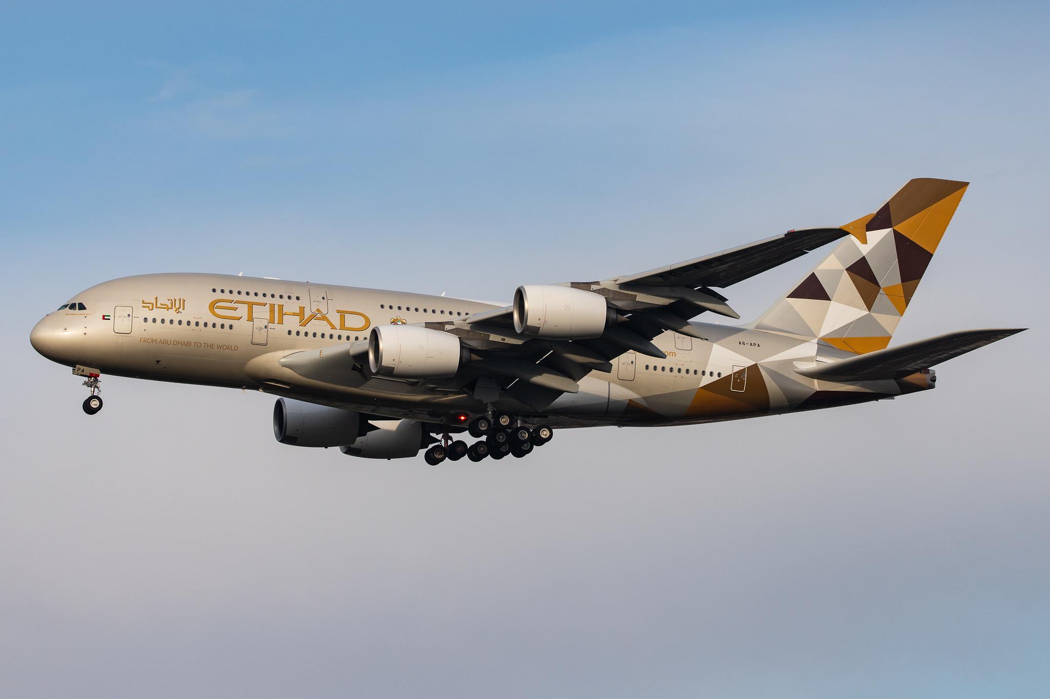 London Heathrow Airport: Etihad Airways (EY / ETD) |  Airbus A380-861 A388 | A6-APA | MSN 166