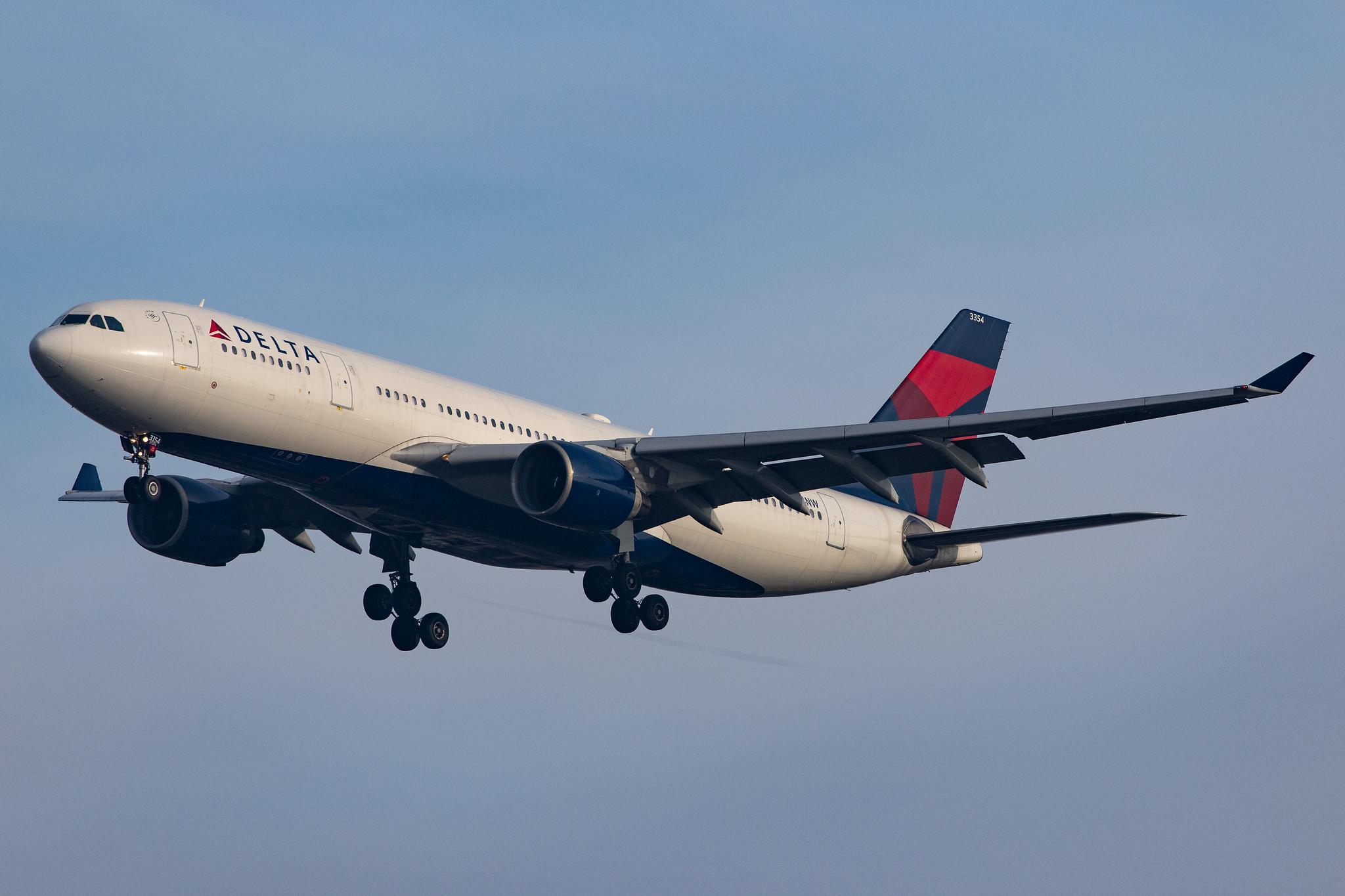 London Heathrow Airport: Delta Air Lines (DL / DAL) |  Airbus A330-223 A332 | N854NW | MSN 0620