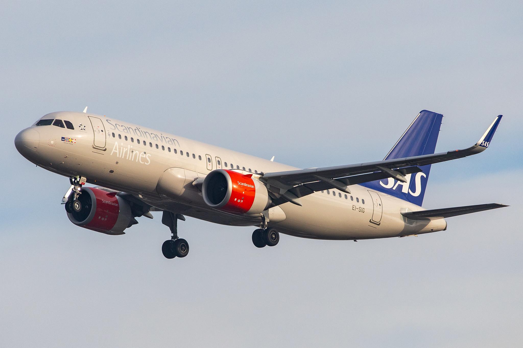 London Heathrow Airport: SAS (SK / SAS) | Operator: SAS Ireland |  Airbus A320-251N A20N | EI-SIG | MSN 8333