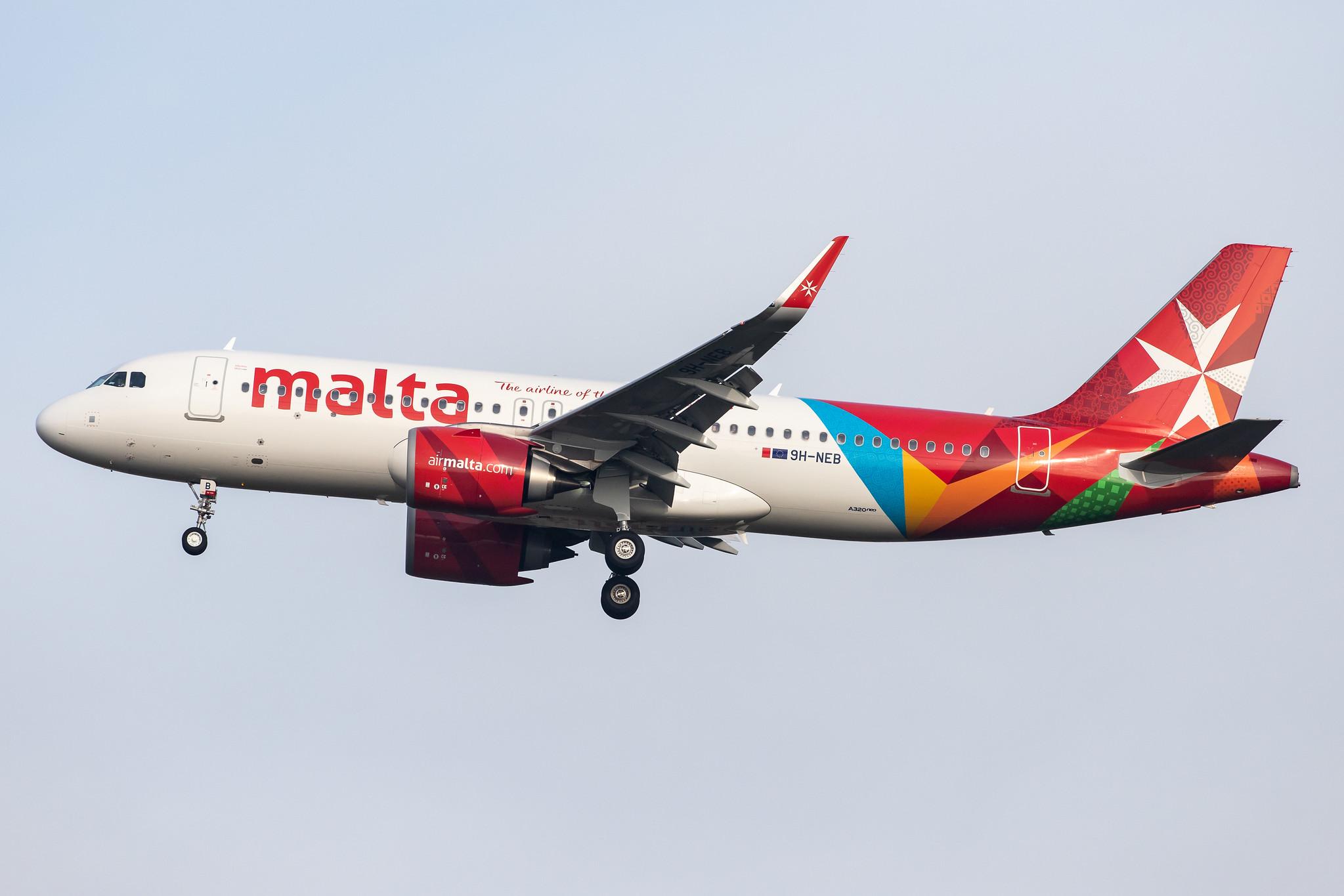 London Heathrow Airport: Air Malta (KM / AMC) |  Airbus A320-251N A20N | 9H-NEB | MSN 8940