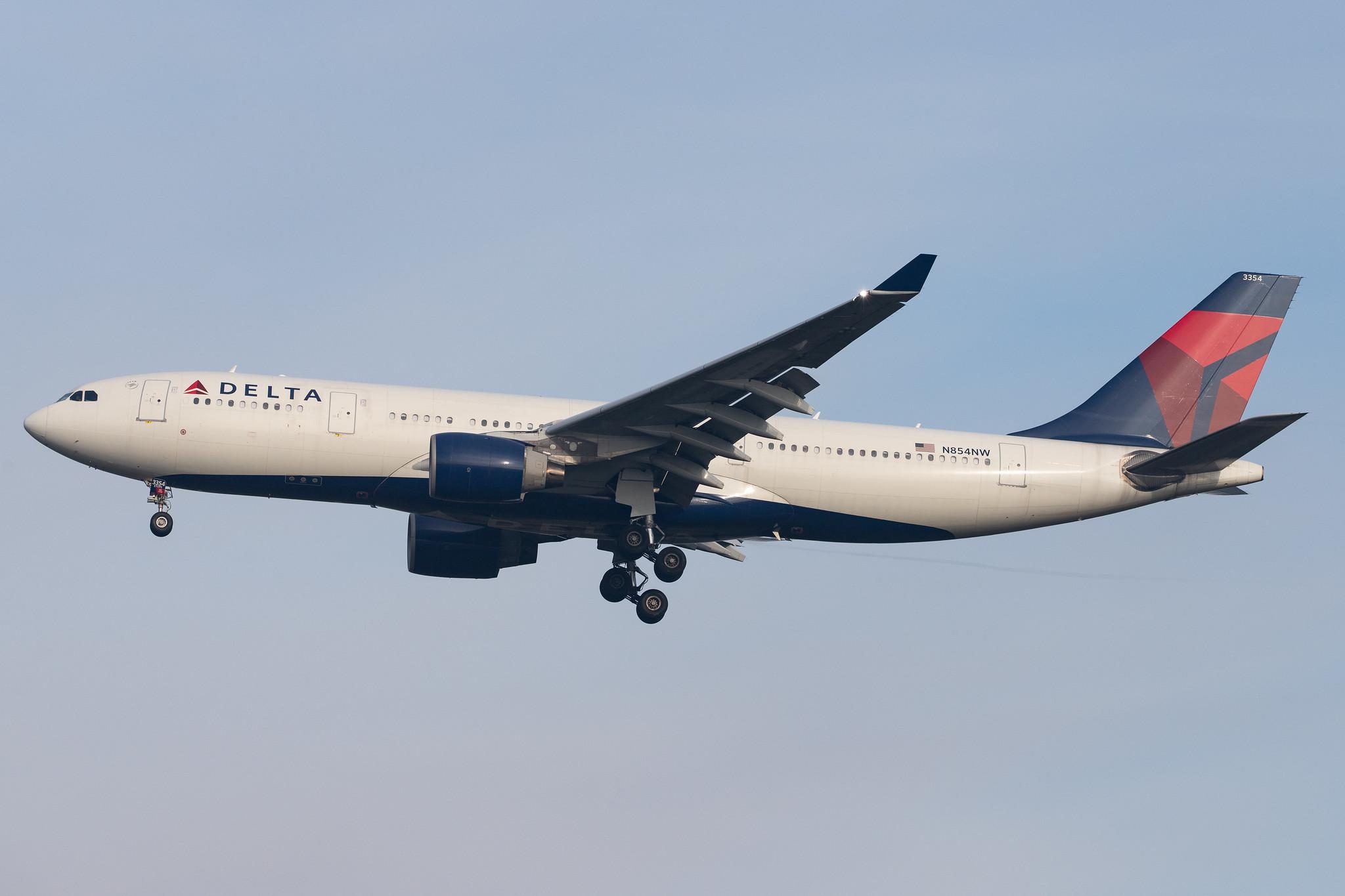 London Heathrow Airport: Delta Air Lines (DL / DAL) |  Airbus A330-223 A332 | N854NW | MSN 0620