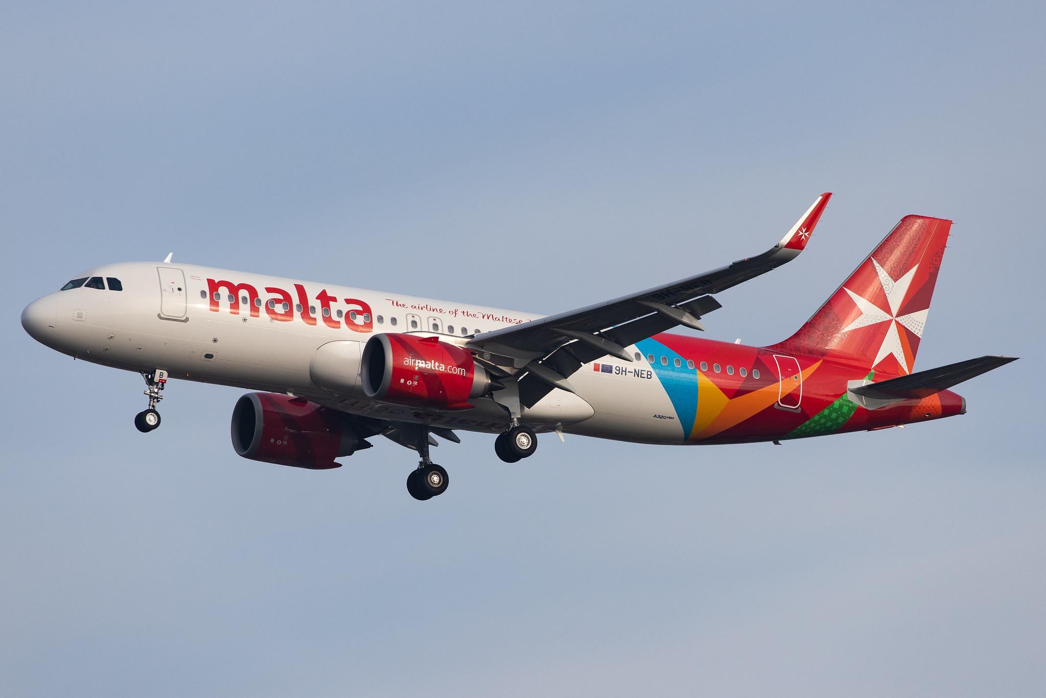 London Heathrow Airport: Air Malta (KM / AMC) |  Airbus A320-251N A20N | 9H-NEB | MSN 8940