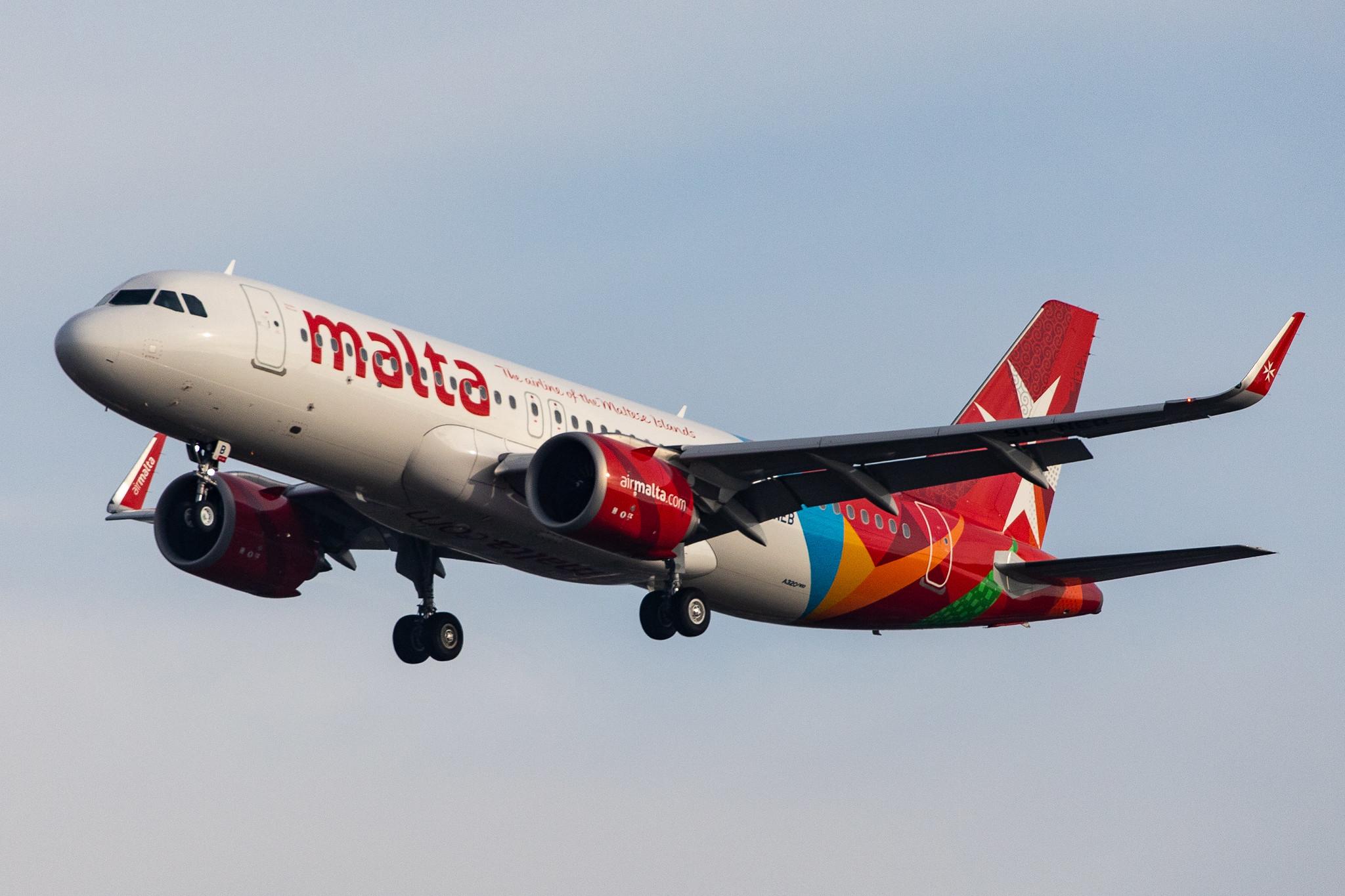 London Heathrow Airport: Air Malta (KM / AMC) |  Airbus A320-251N A20N | 9H-NEB | MSN 8940