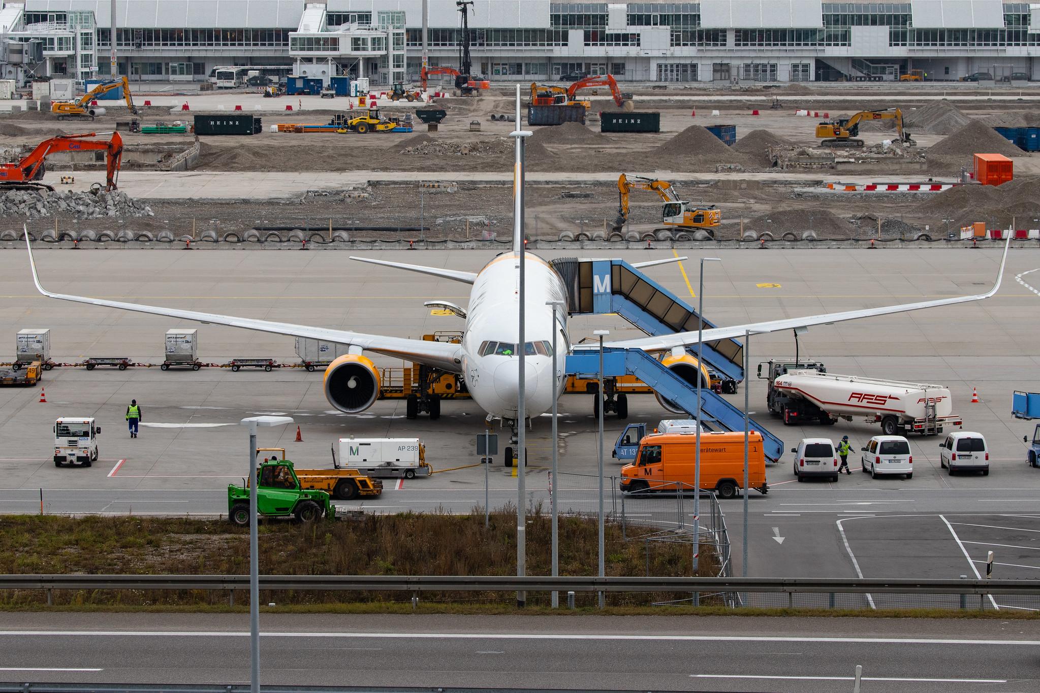 Munich Airport: Condor (DE / CFG) |  Boeing 767-330(ER) B763 | D-ABUD | MSN 26983