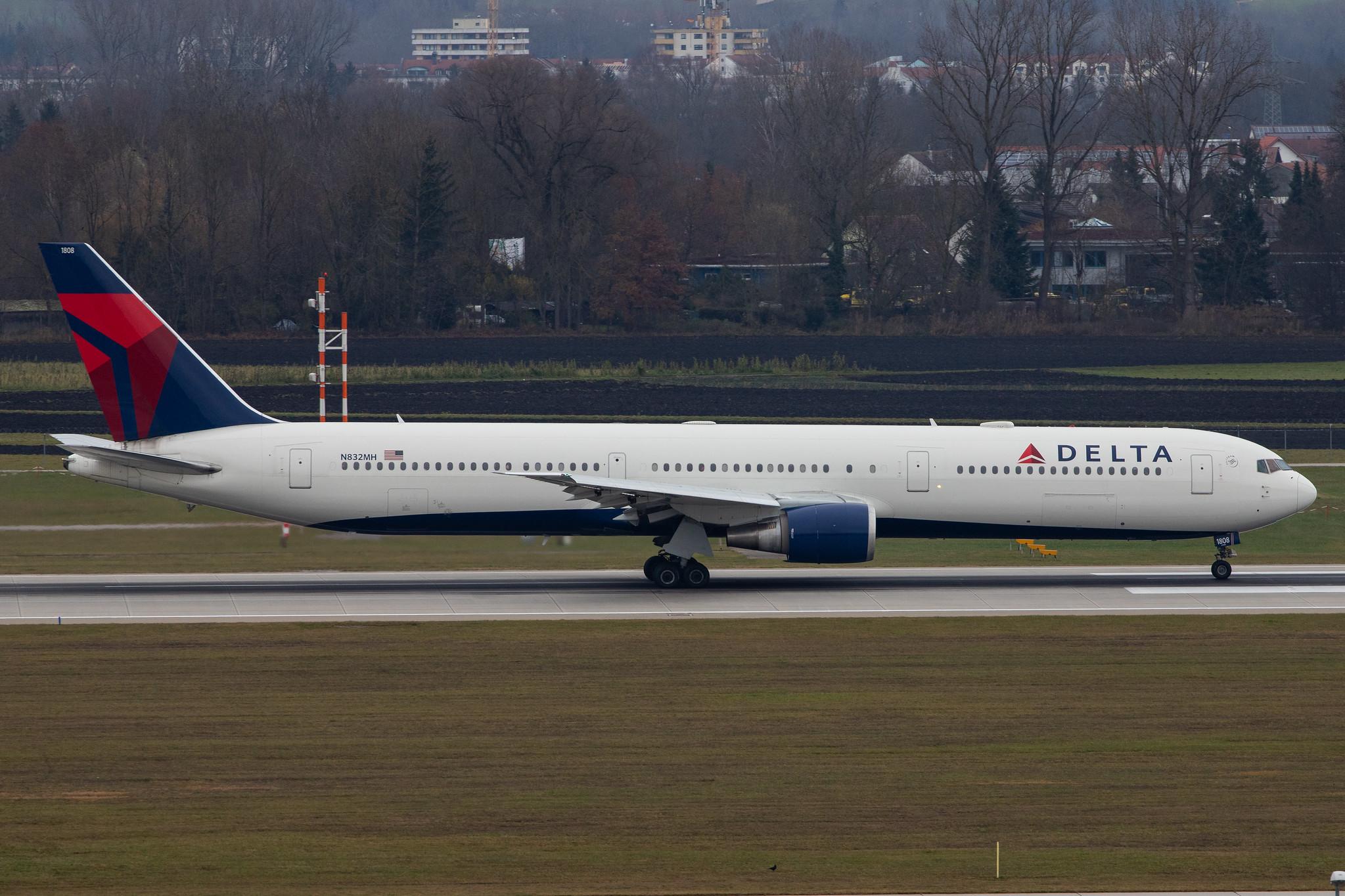Munich Airport: Delta Air Lines (DL / DAL) |  Boeing 767-432(ER) B764 | N832MH | MSN 29704