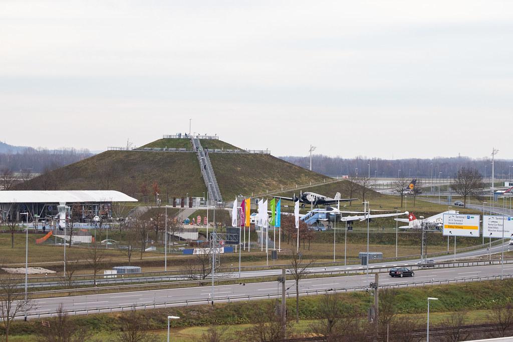 Munich Airport: Besucherhügel |