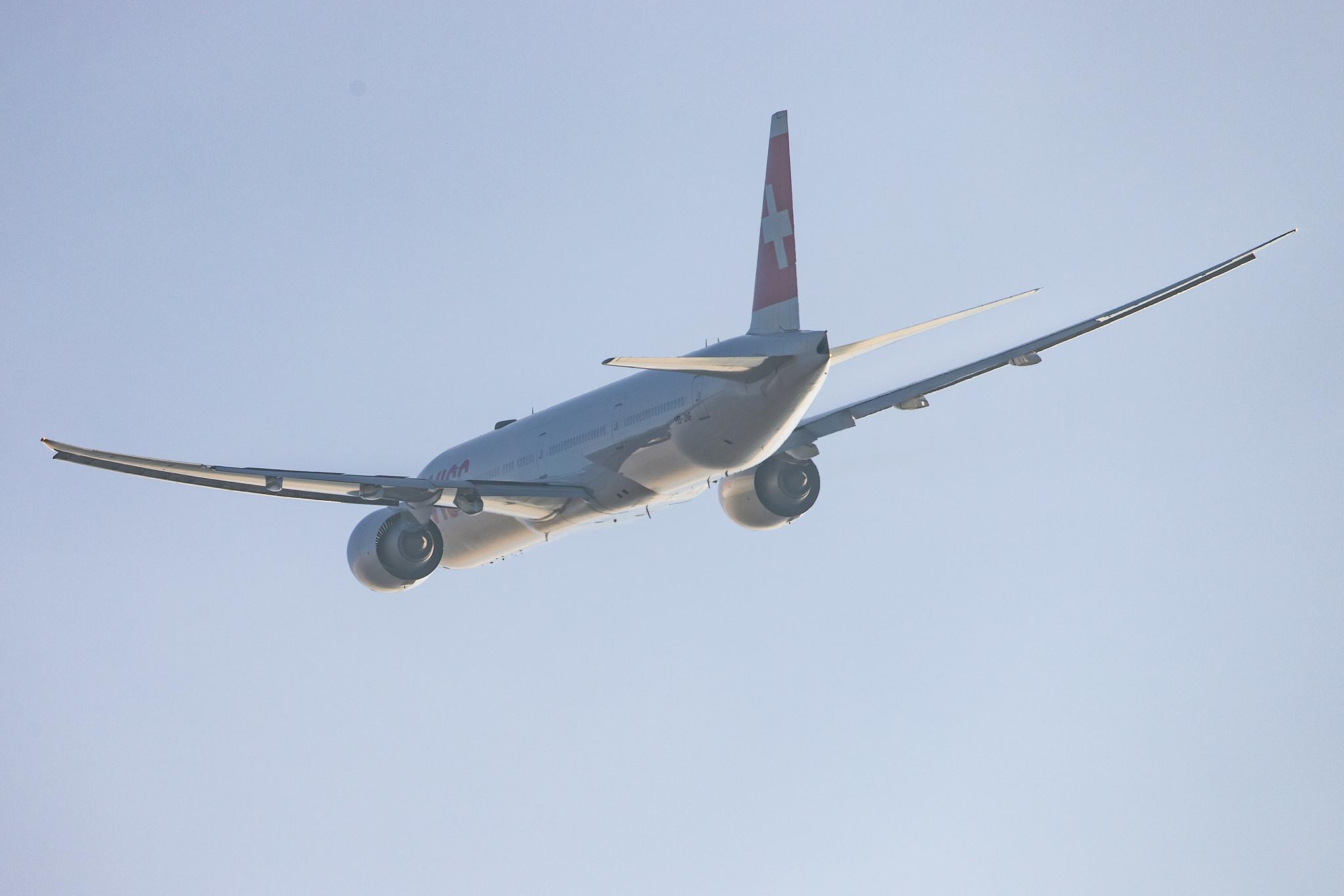 Flughafen Zürich: Swiss (LX / SWR) |  Boeing 777-3DE(ER) B77W | HB-JNF | MSN 44587