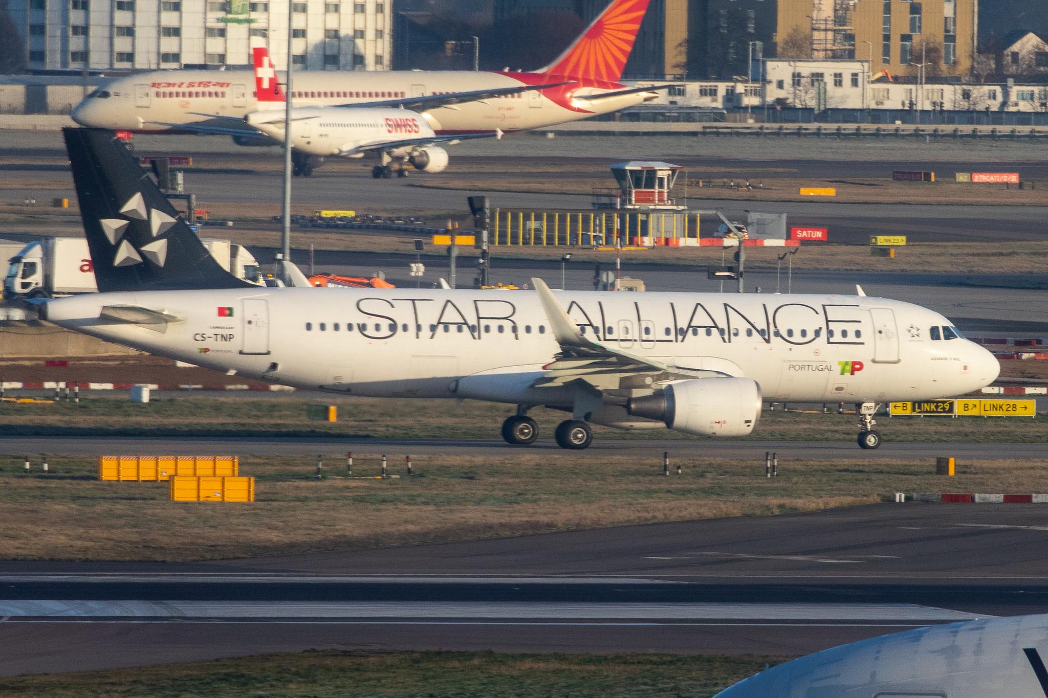 London Heathrow Airport: TAP Air Portugal (TP / TAP) |  Livery: Star Alliance Livery |  Airbus A320-214 A320 | CS-TNP | MSN 2178