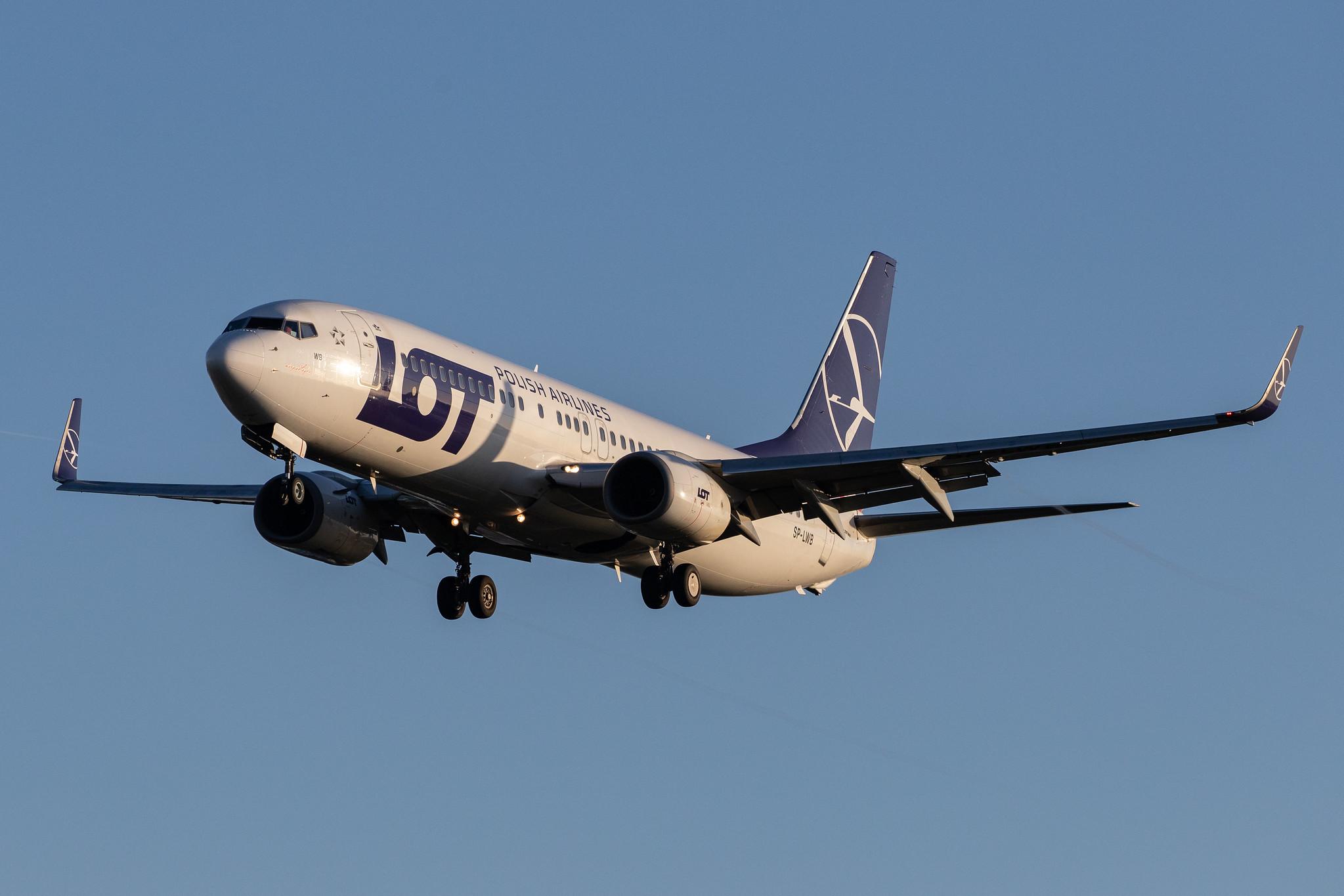 London Heathrow Airport: LOT (LO / LOT) |  Boeing 737-89P B738 | SP-LWB | MSN 32800