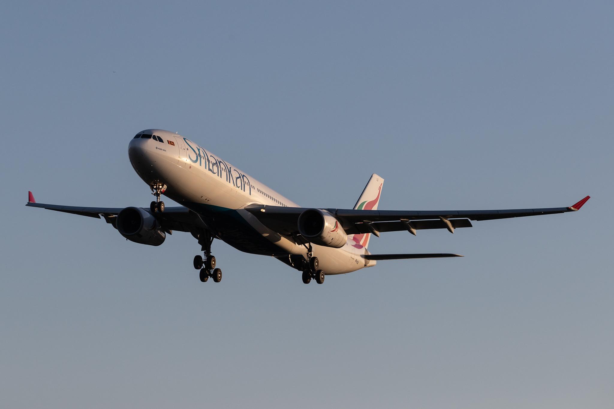 London Heathrow Airport: SriLankan Airlines (UL / ALK) |  Airbus A330-343 A333 | 4R-ALQ | MSN 1687