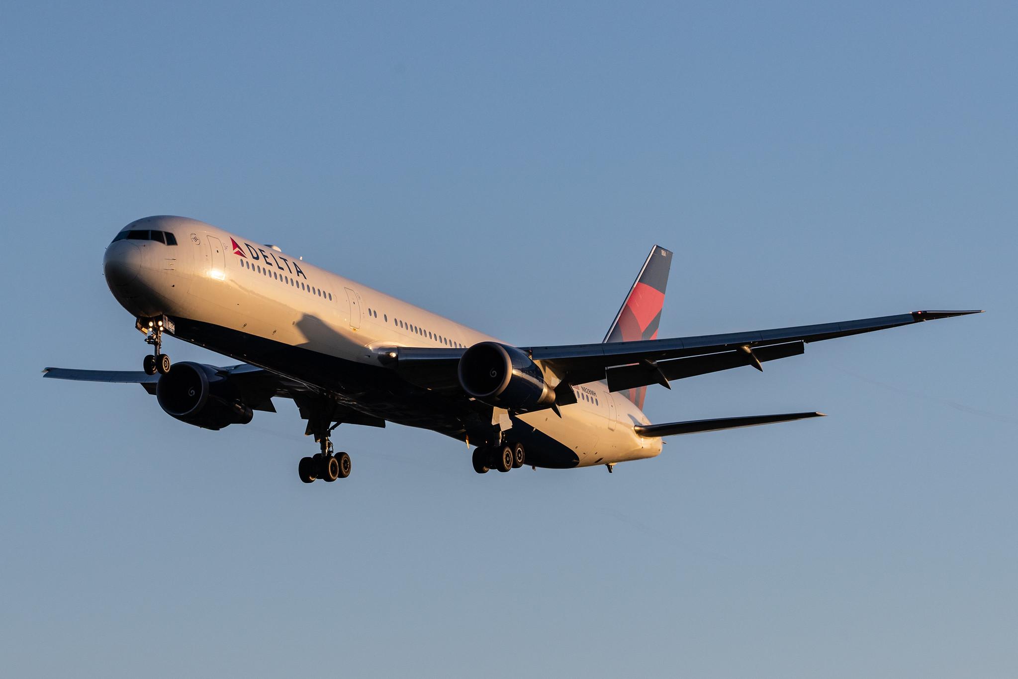 London Heathrow Airport: Delta Air Lines (DL / DAL) |  Boeing 767-432(ER) B764 | N828MH | MSN 29699