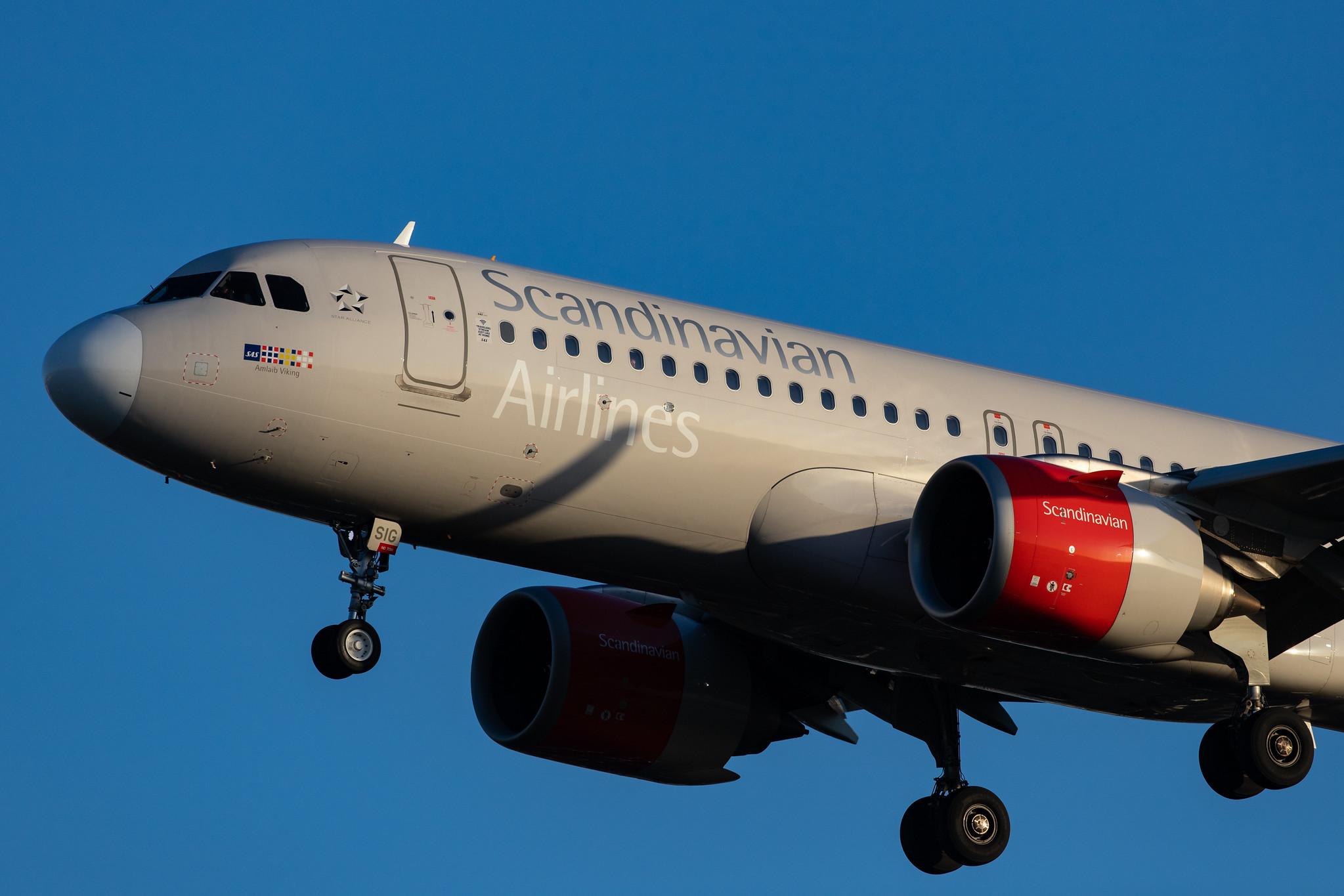 London Heathrow Airport: SAS (SK / SAS) | Operator: SAS Ireland |  Airbus A320-251N A20N | EI-SIG | MSN 8333