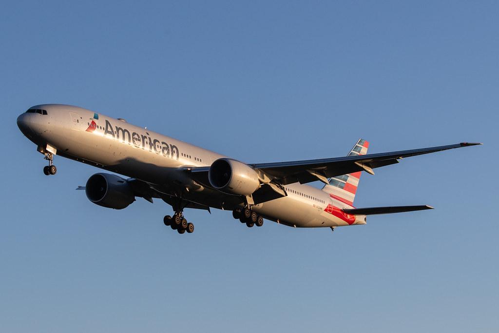 London Heathrow Airport: American Airlines (AA / AAL) |  Boeing 777-323(ER) B77W | N723AN | MSN 33125