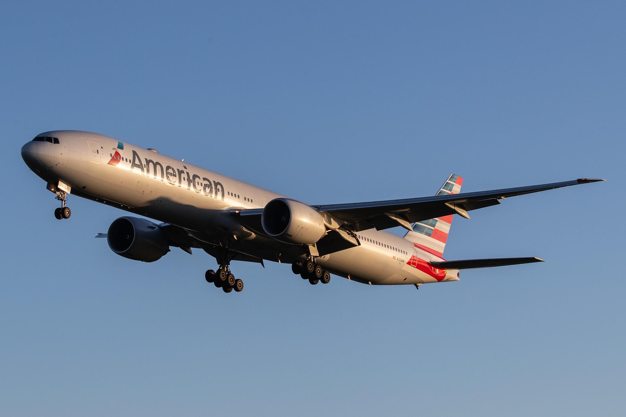 London Heathrow Airport: American Airlines (AA / AAL) |  Boeing 777-323(ER) B77W | N723AN | MSN 33125