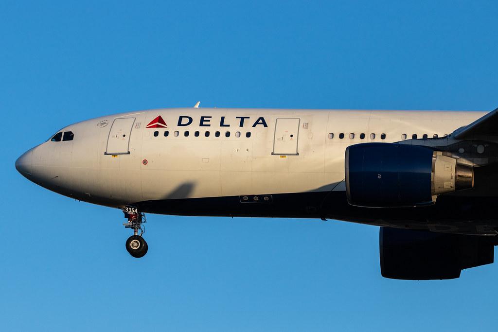London Heathrow Airport: Delta Air Lines (DL / DAL) |  Airbus A330-223 A332 | N854NW | MSN 0620