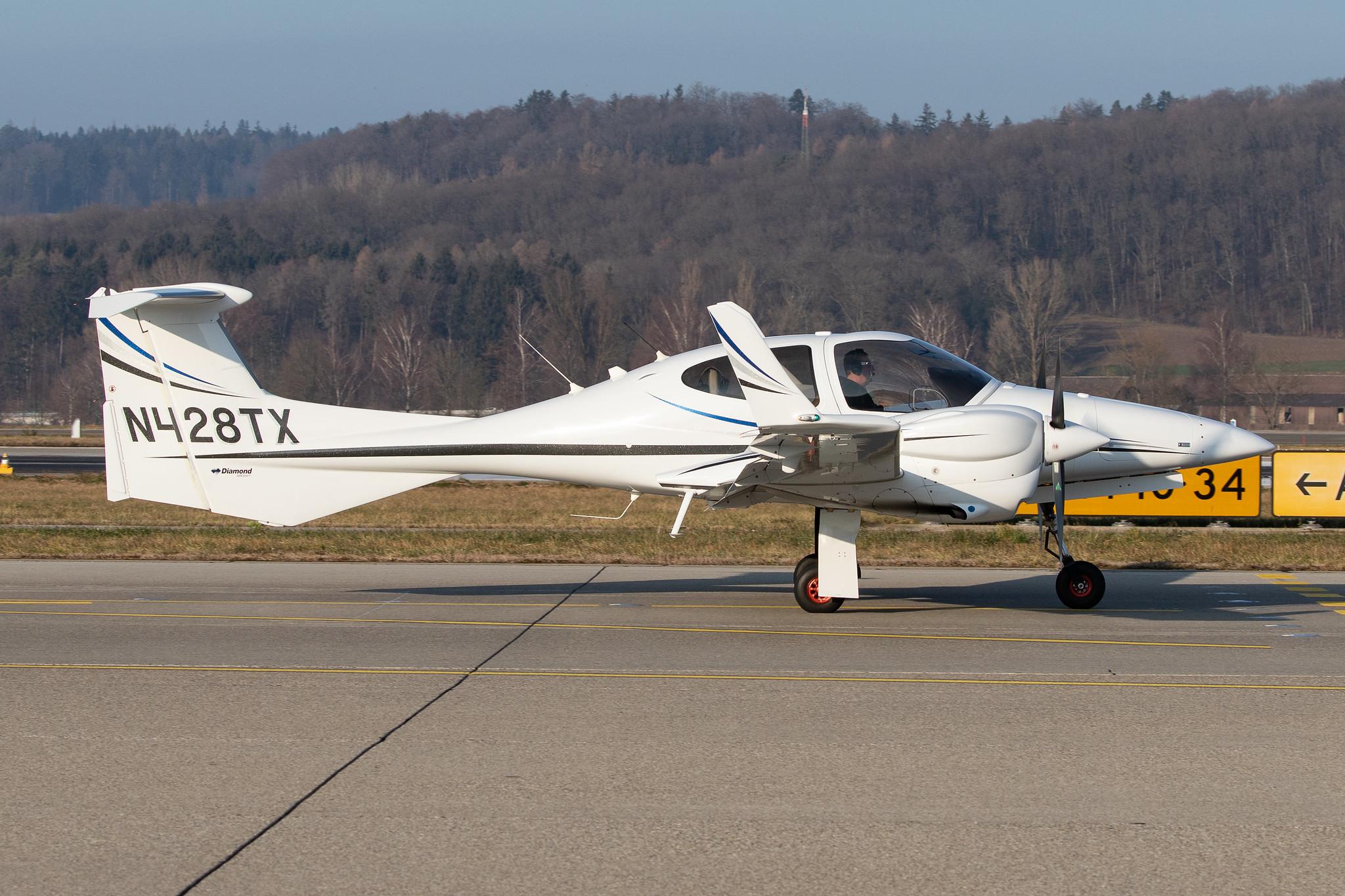 Flughafen Zürich: Private owner |  Diamond DA42 NG Twin Star DA42 | N428TX | MSN 42.N115