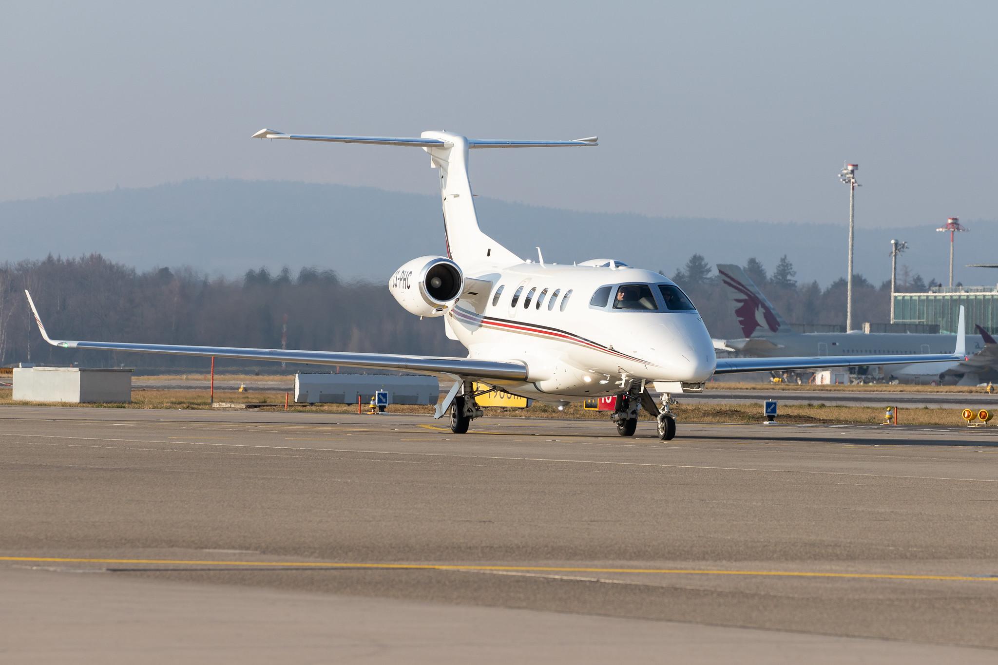 Flughafen Zürich: Netjets Europe (/ NJE) | Operator: NetJets |  Embraer Phenom 300 E55P | CS-PHC | MSN 50500214