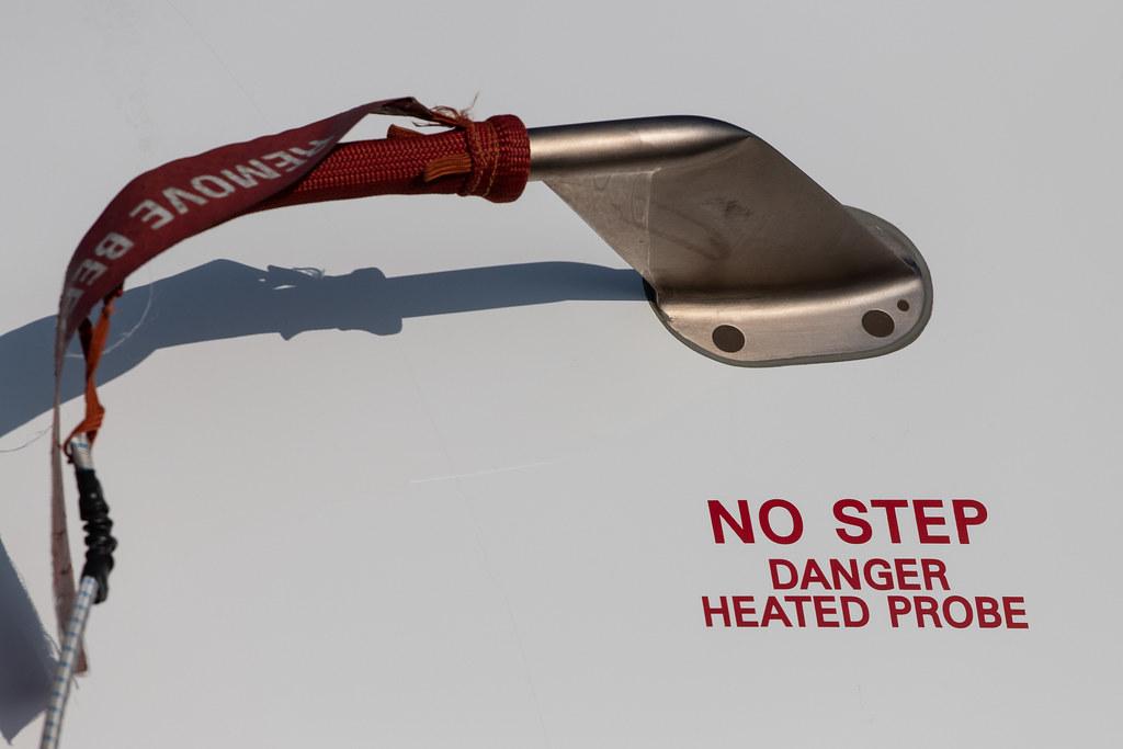 Flughafen Zürich: Remove before flight |