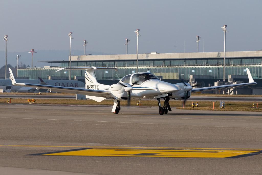 Flughafen Zürich: Private owner |  Diamond DA42 NG Twin Star DA42 | N428TX | MSN 42.N115