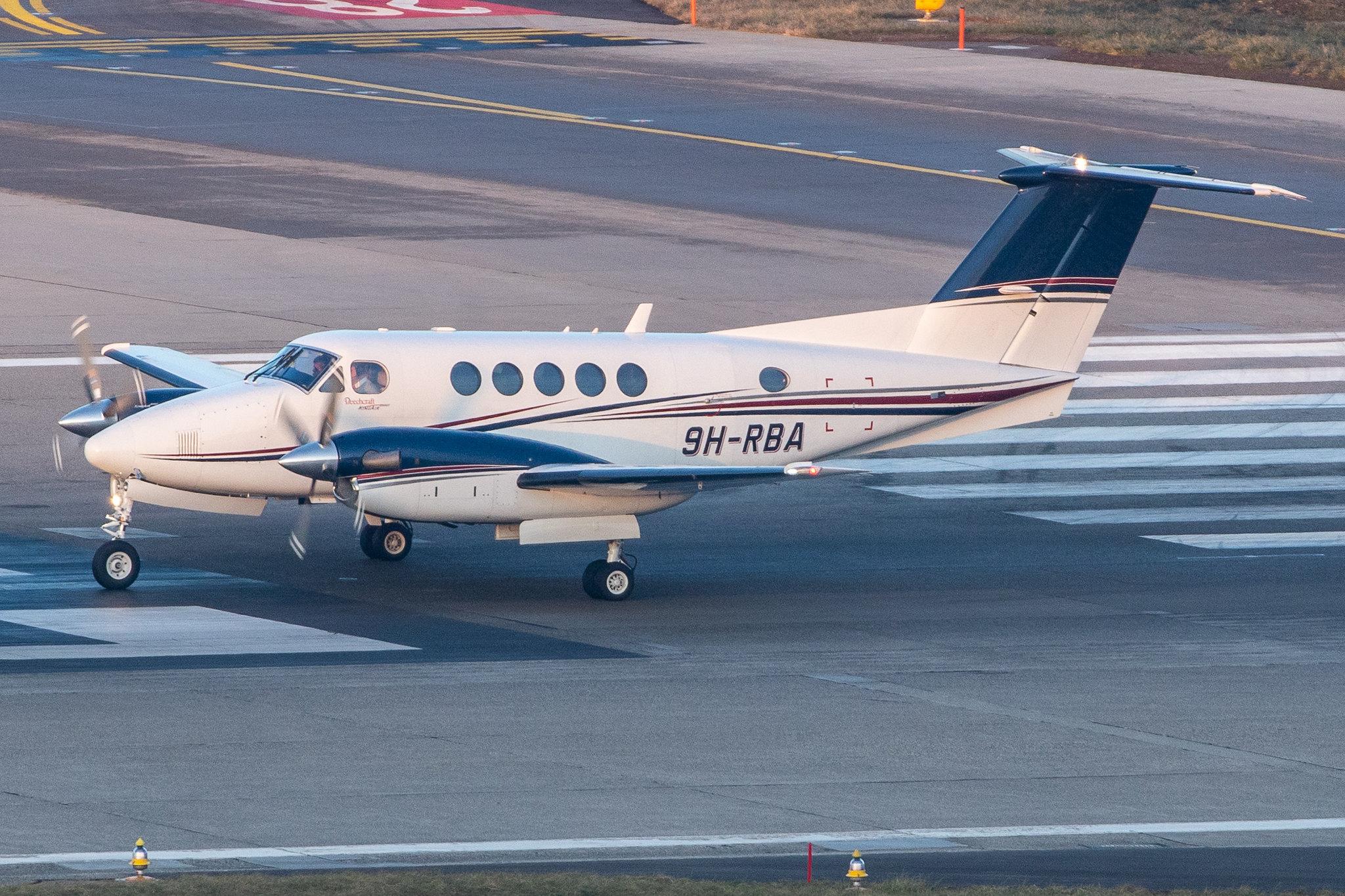 Flughafen Zürich: Tyrolean Jet Service Malta |  Beech B200GT Super King Air BE20 | 9H-RBA | MSN BY-3
