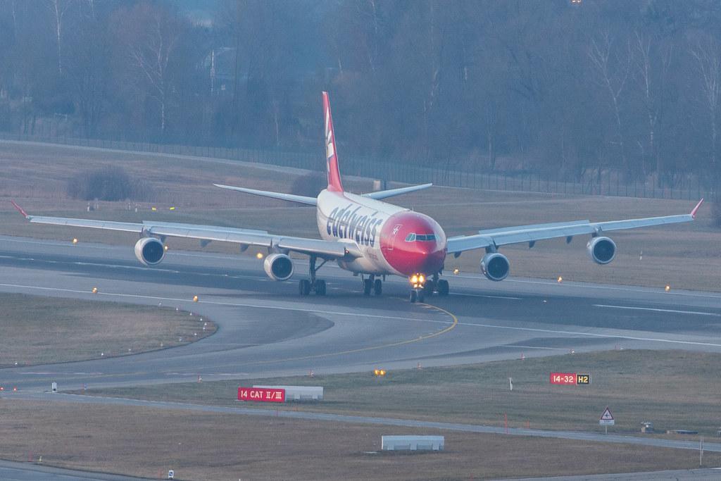 Flughafen Zürich: Edelweiss Air (WK / EDW) |  Airbus A340-313 A343 | HB-JMF | MSN 0561