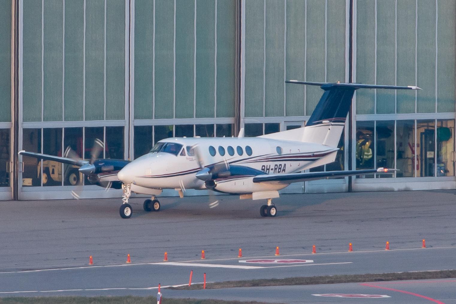 Flughafen Zürich: Tyrolean Jet Service Malta |  Beech B200GT Super King Air BE20 | 9H-RBA | MSN BY-3
