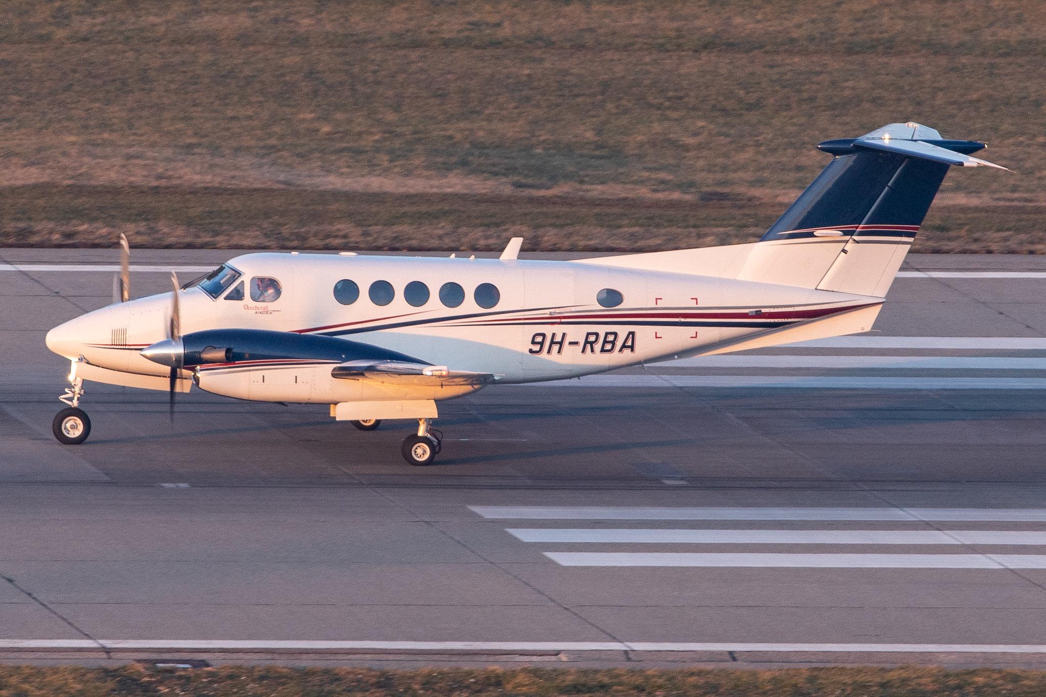 Flughafen Zürich: Tyrolean Jet Service Malta |  Beech B200GT Super King Air BE20 | 9H-RBA | MSN BY-3