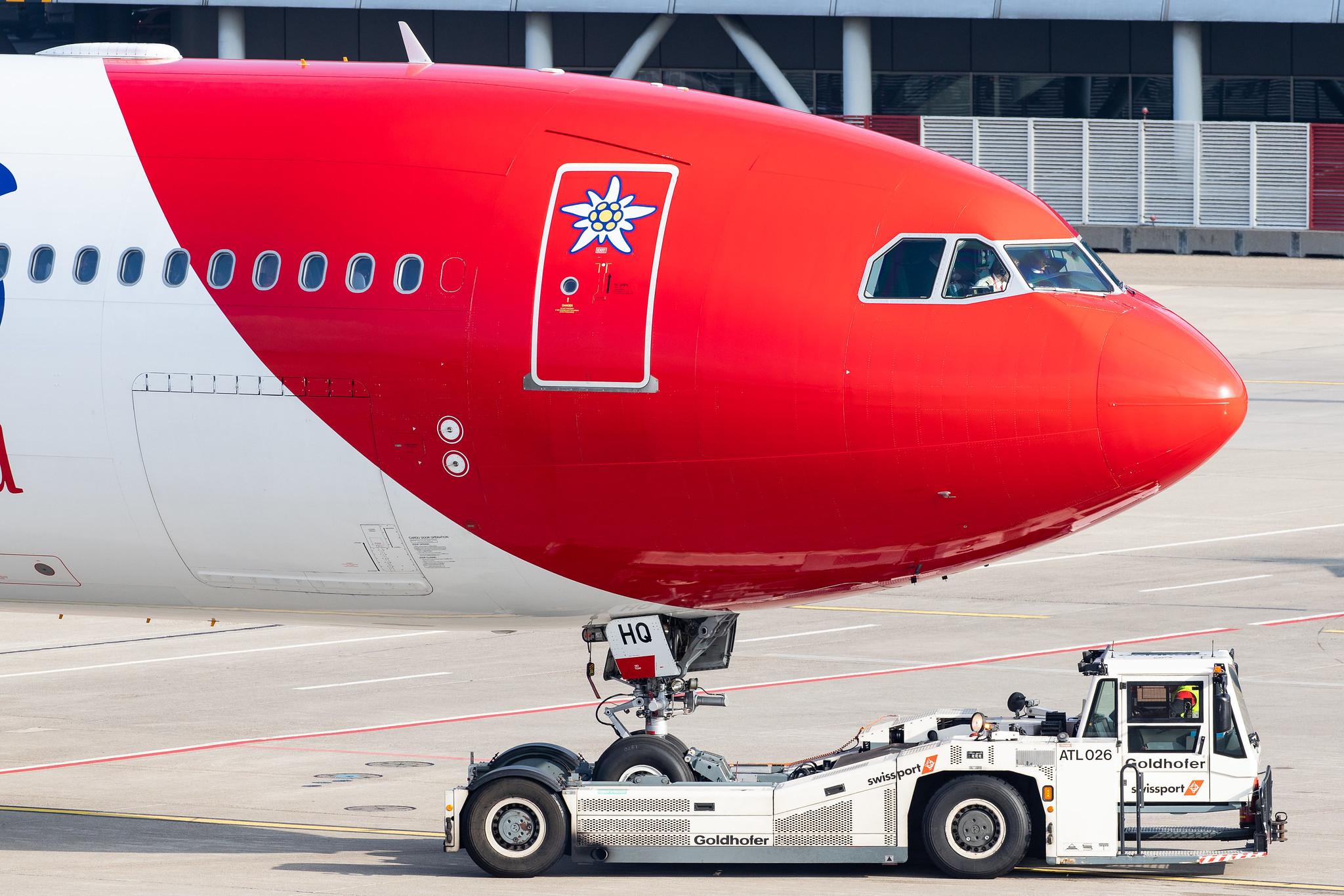 Flughafen Zürich: Edelweiss Air (WK / EDW) |  Airbus A330-343 A333 | HB-JHQ | MSN 1193