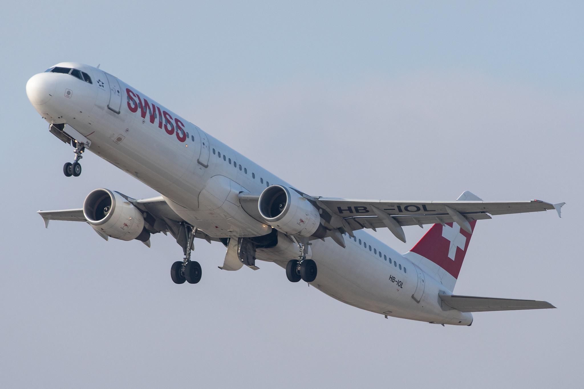 Flughafen Zürich: Swiss (LX / SWR) |  Airbus A321-111 A321 | HB-IOL | MSN 1144