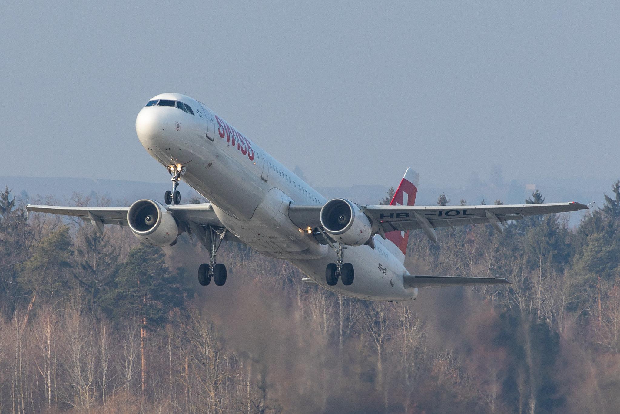 Flughafen Zürich: Swiss (LX / SWR) |  Airbus A321-111 A321 | HB-IOL | MSN 1144