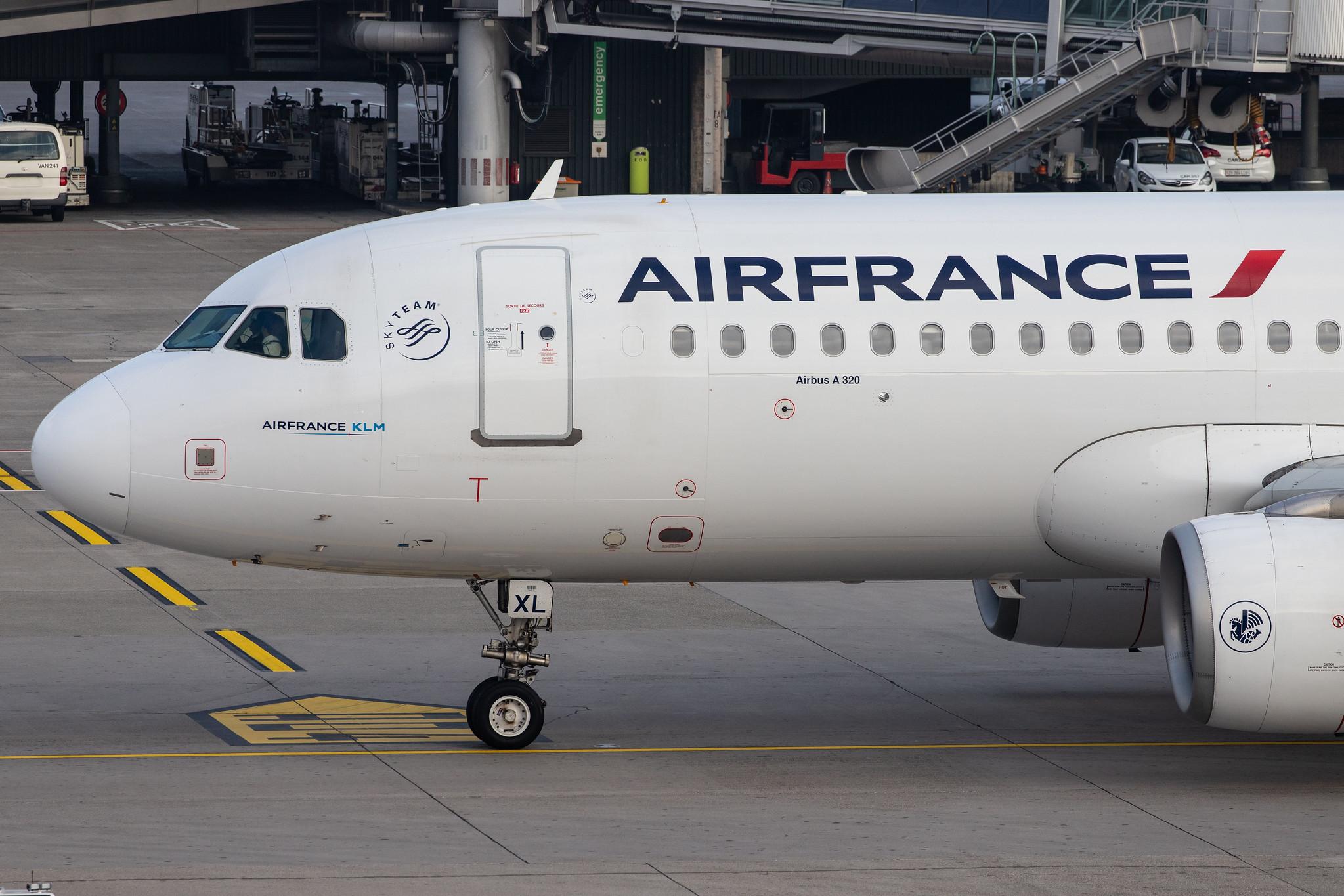 Flughafen Zürich: Air France (AF / AFR) |  Airbus A320-214 A320 | F-GKXL | MSN 2705
