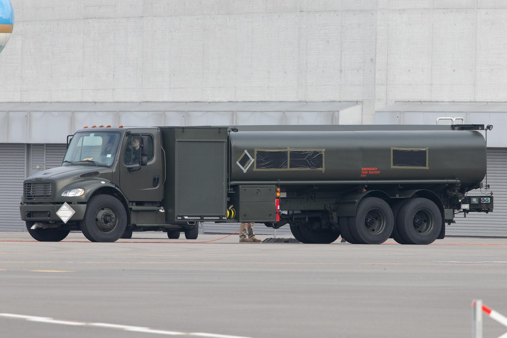 Flughafen Zürich: USAF Tanklastwagen / Tanker Trucks |