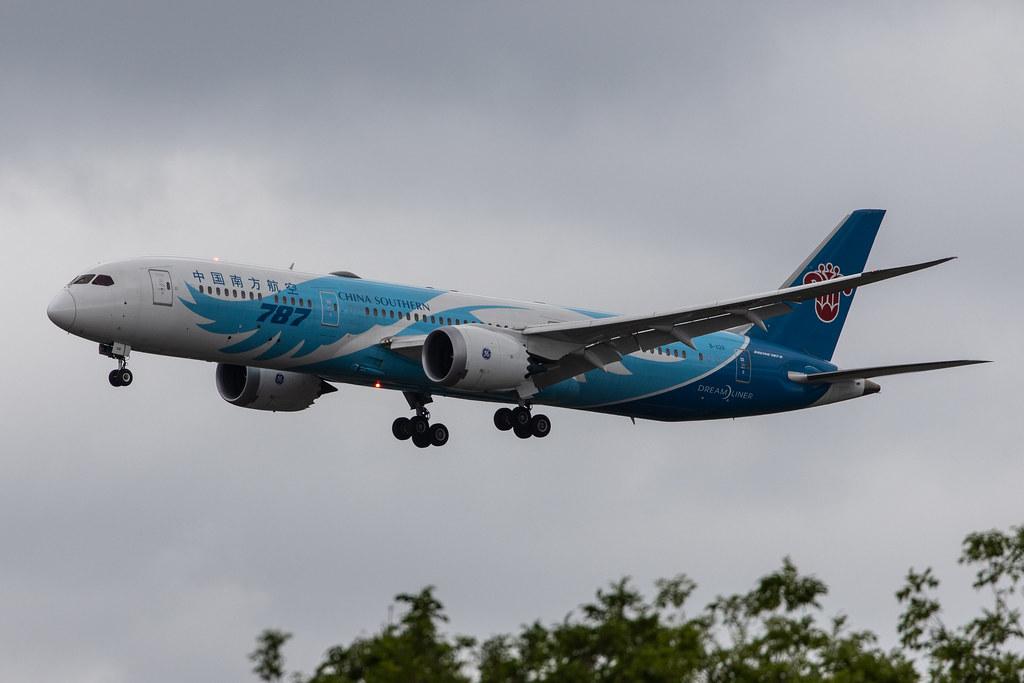 London Heathrow Airport: China Southern Airlines (CZ / CSN) |  Boeing 787-9 Dreamliner B789 | B-1128 | MSN 63982