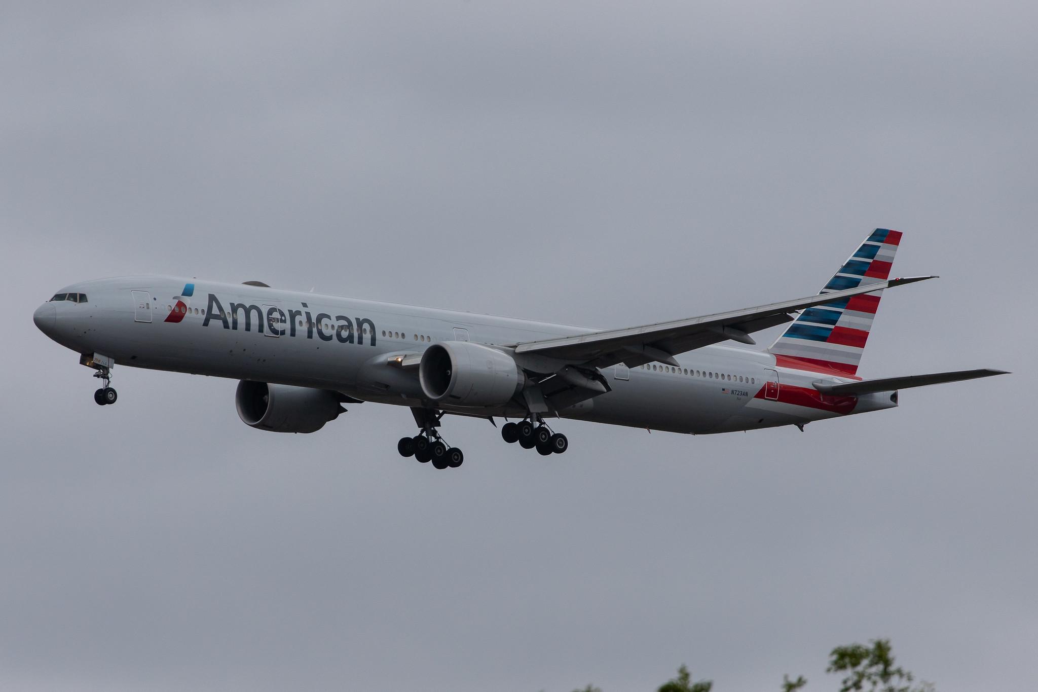 London Heathrow Airport: American Airlines (AA / AAL) |  Boeing 777-323(ER) B77W | N723AN | MSN 33125