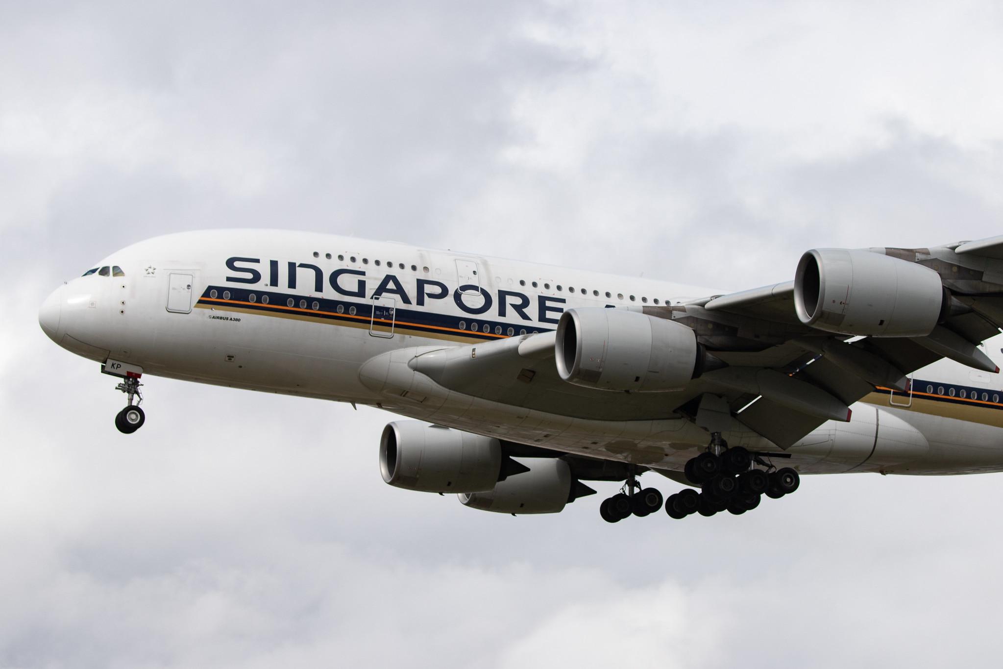London Heathrow Airport: Singapore Airlines (SQ / SIA) |  Airbus A380-841 A388 | 9V-SKP | MSN 076