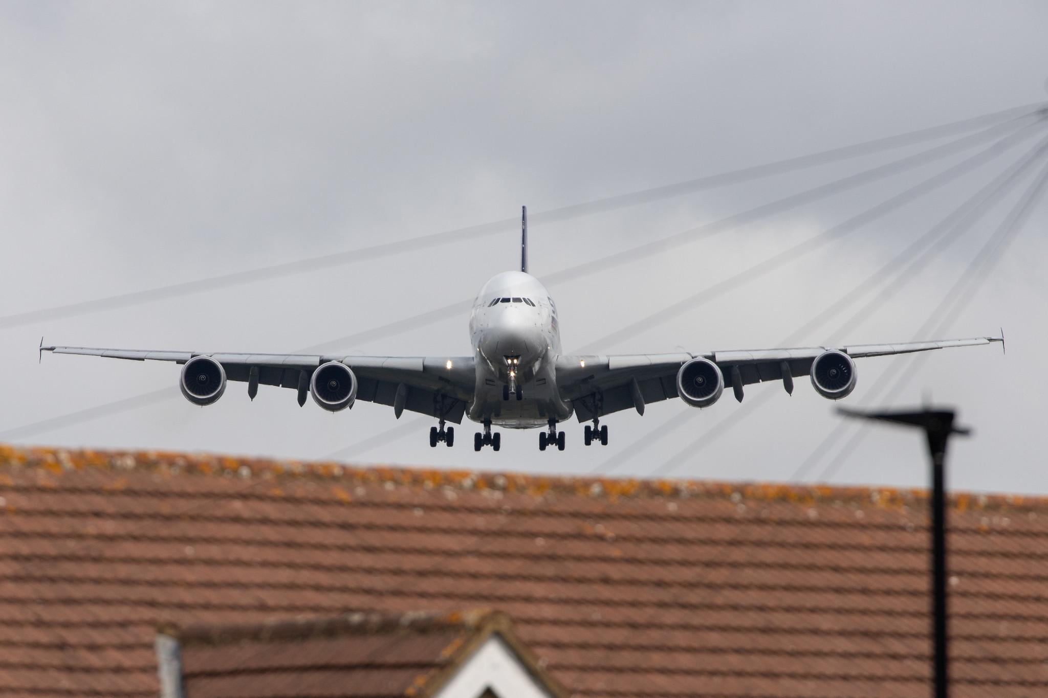 London Heathrow Airport: Singapore Airlines (SQ / SIA) |  Airbus A380-841 A388 | 9V-SKP | MSN 076
