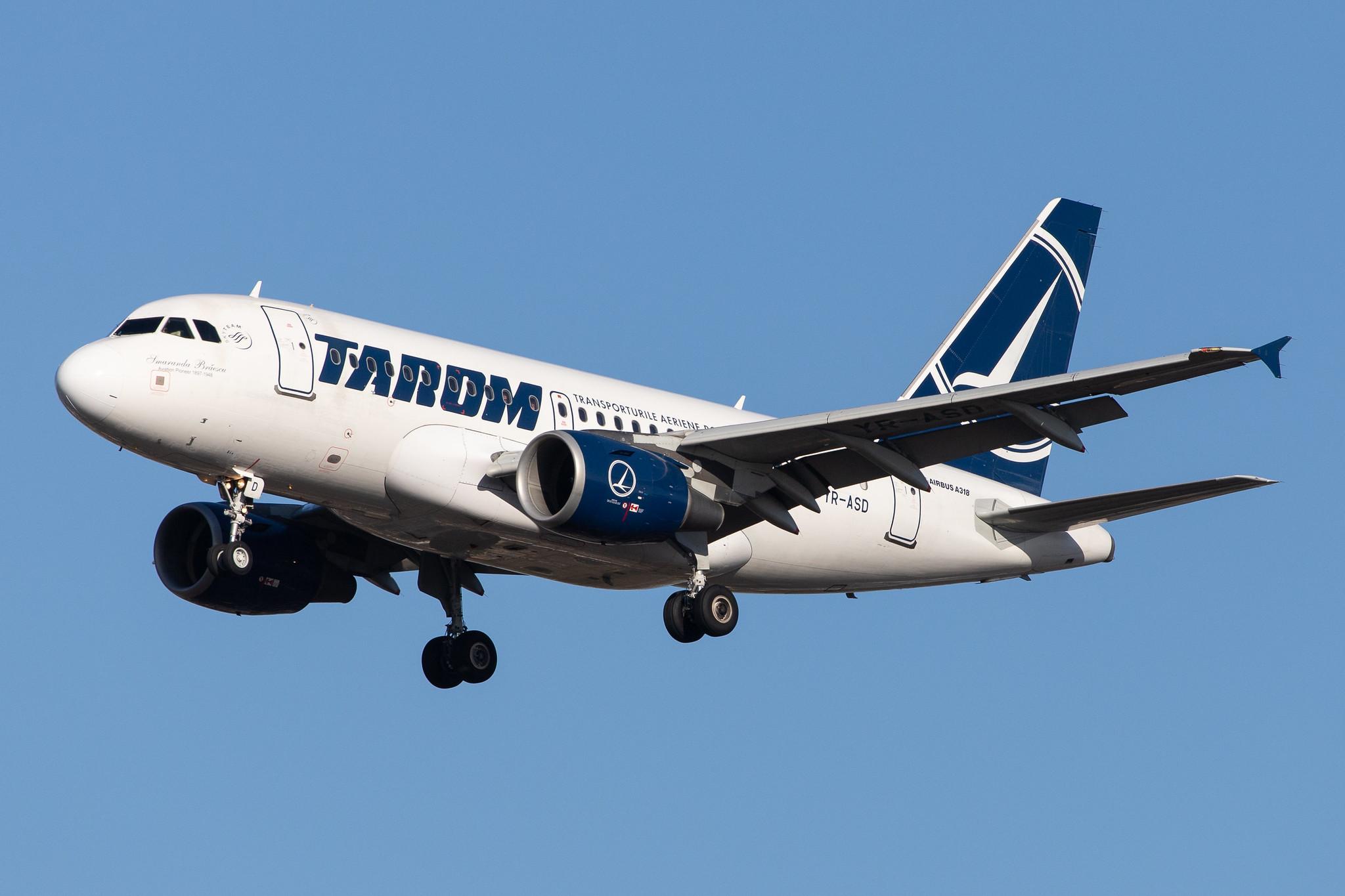 London Heathrow Airport: Tarom (RO / ROT) |  Airbus A318-111 A318 | YR-ASD | MSN 3225