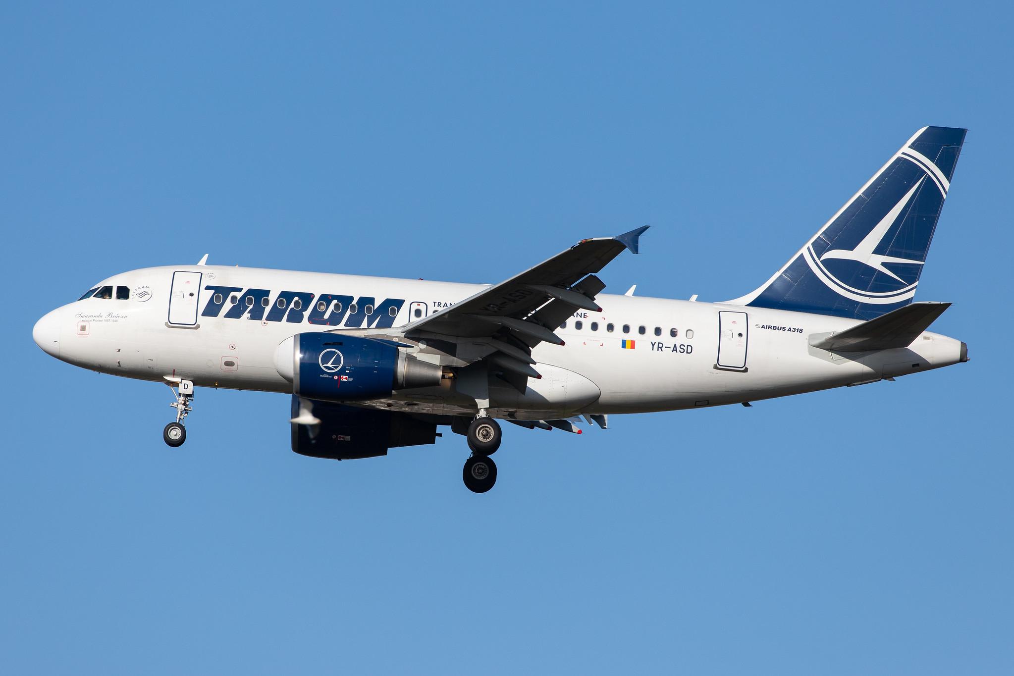 London Heathrow Airport: Tarom (RO / ROT) |  Airbus A318-111 A318 | YR-ASD | MSN 3225