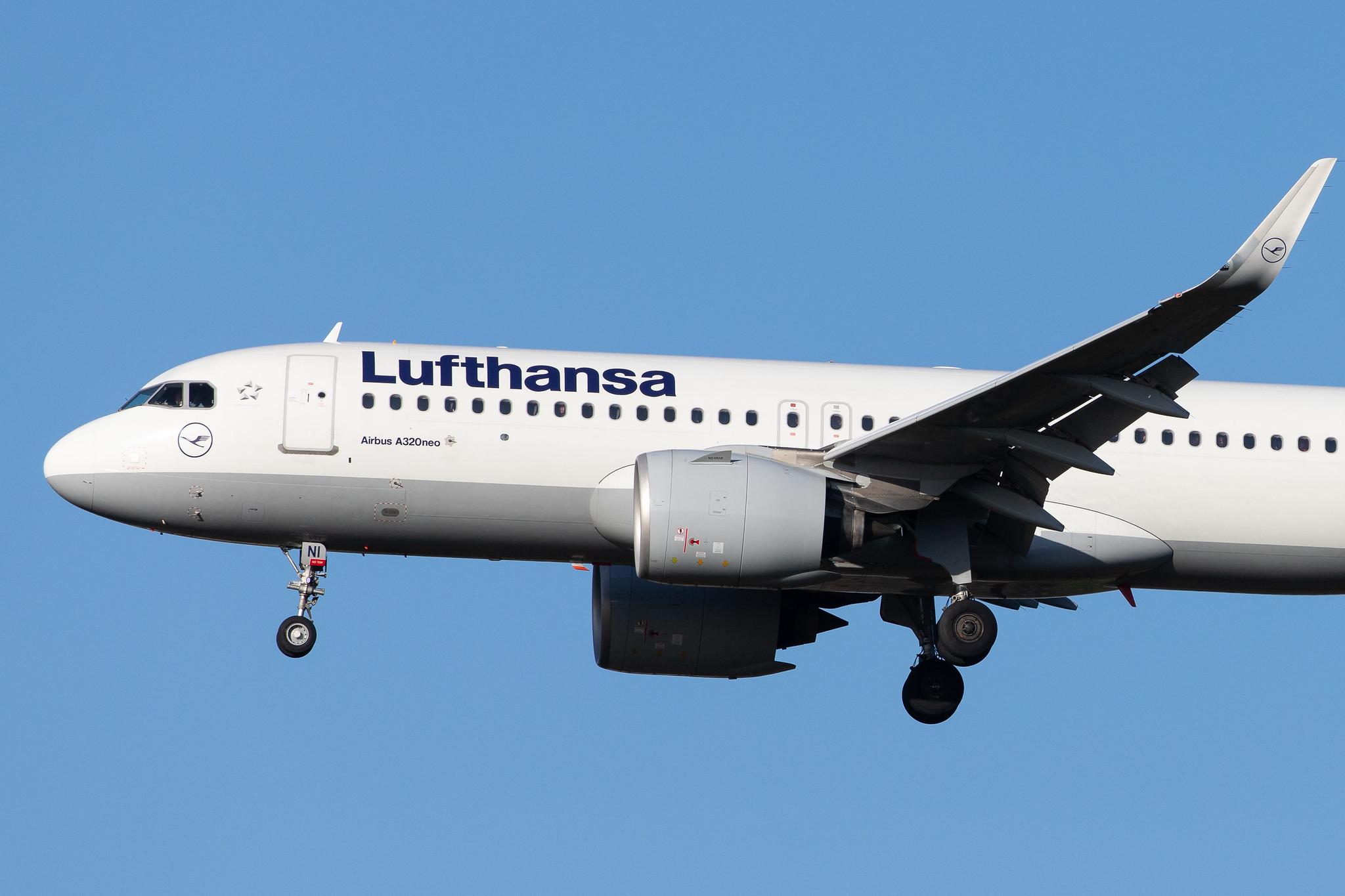 London Heathrow Airport: Lufthansa (LH / DLH) |  Airbus A320-271N A20N | D-AINI | MSN 7710