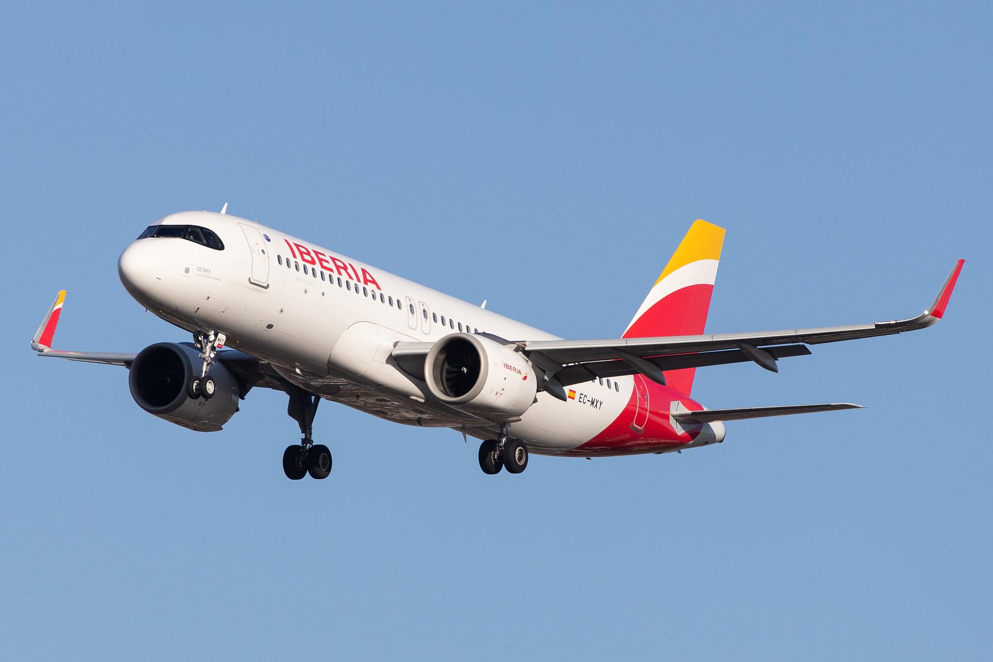 London Heathrow Airport: Iberia (IB / IBE) |  Airbus A320-251N A20N | EC-MXY | MSN 8256