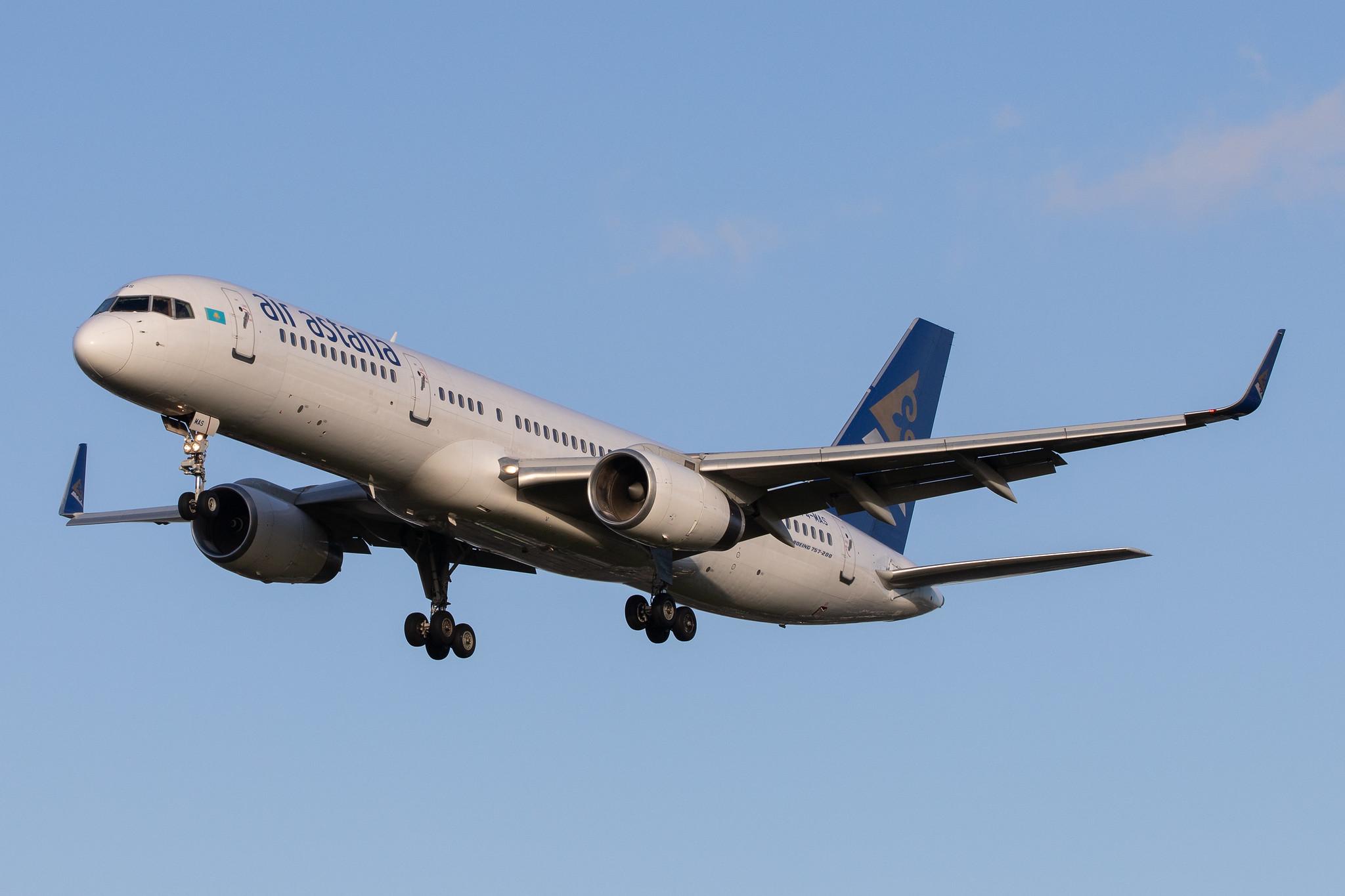 London Heathrow Airport: Air Astana (KC / KZR) |  Boeing 757-28A B752 | P4-MAS | MSN 29306